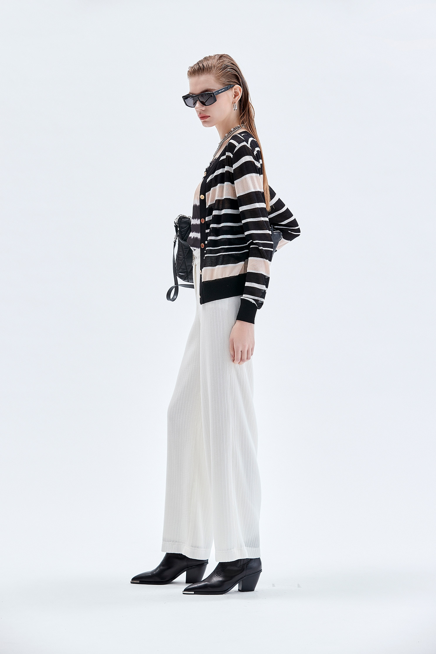 Button Front Stripe Knit Cardigan14G黑白珠貝色配條針織外罩,Season (AW) Look,Knitted,Knitted coats