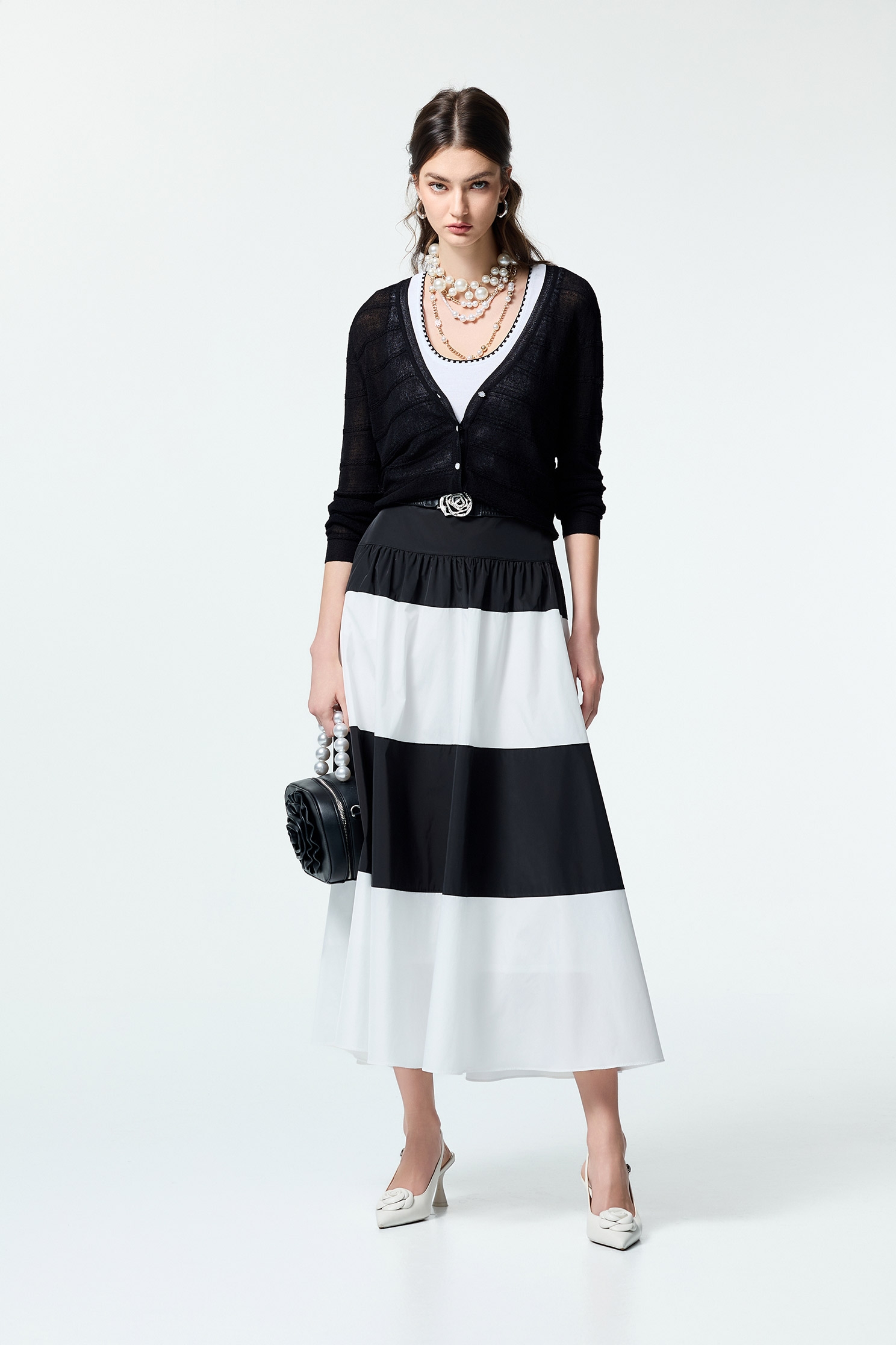 V-neck Knit CardiganV-neck Knit Cardigan,Jackets,Outerwear,Season (SS) Look,Embroidered,Back To Classic,Knitted,Knitted coats,Back To B/W,Black outerwear