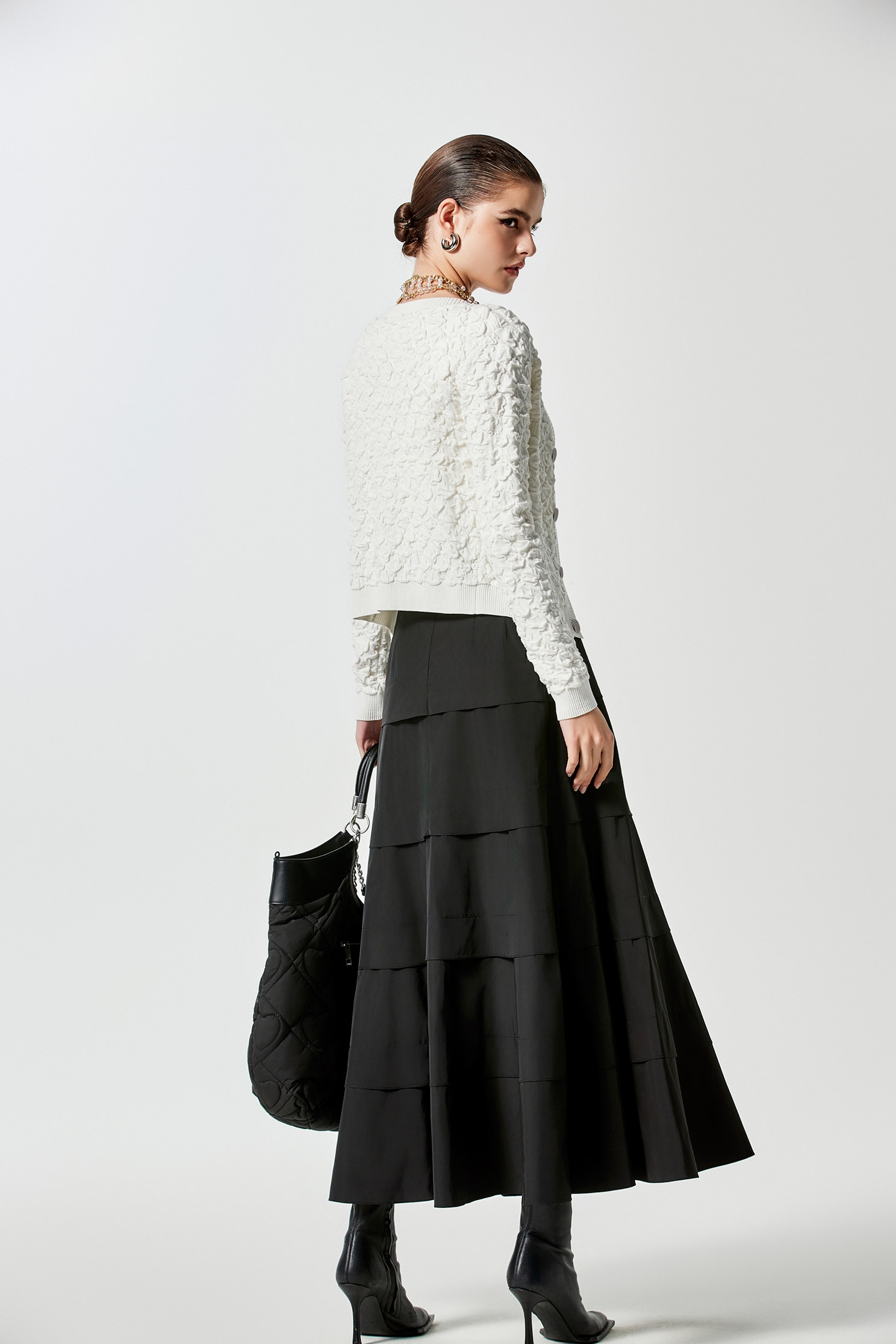 3-D Detail V-neck Cardigan3-D Detail V-neck Cardigan,Season (SS) Look,Knitted,Knitted coats