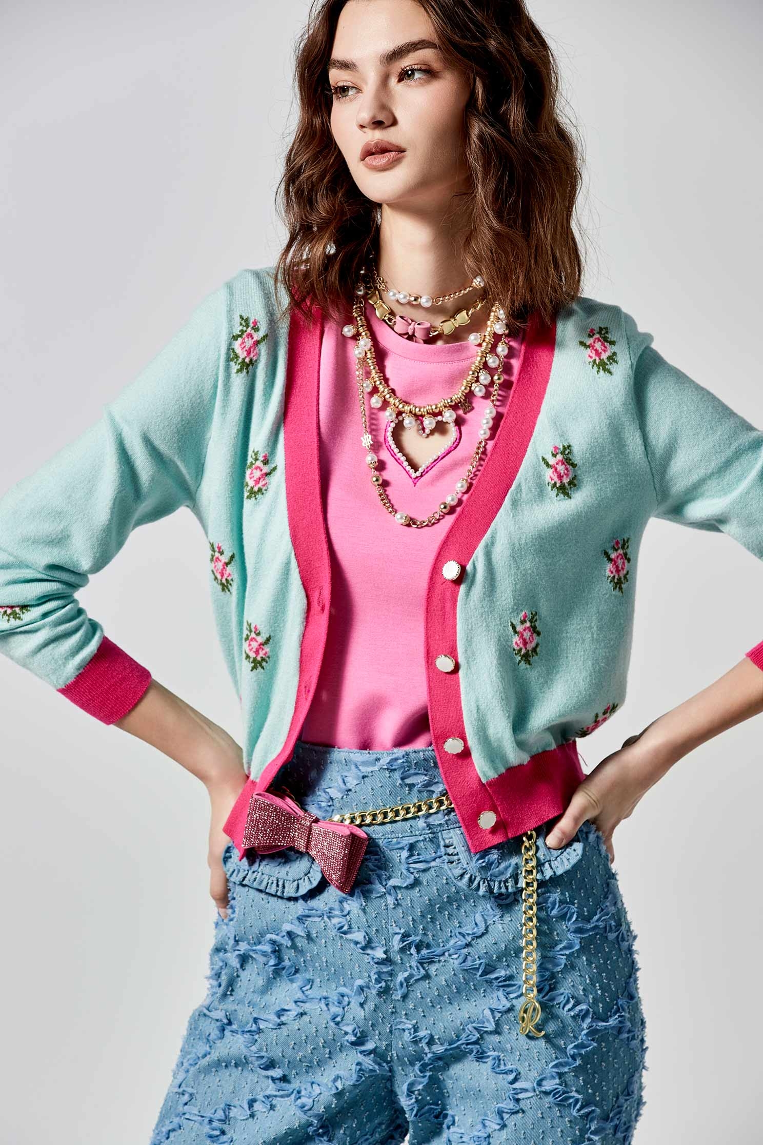 V-neck Floral Embroidery CardiganV-neck Floral Embroidery Cardigan,Outerwear,Season (SS) Look,Knitted,Knitted coats