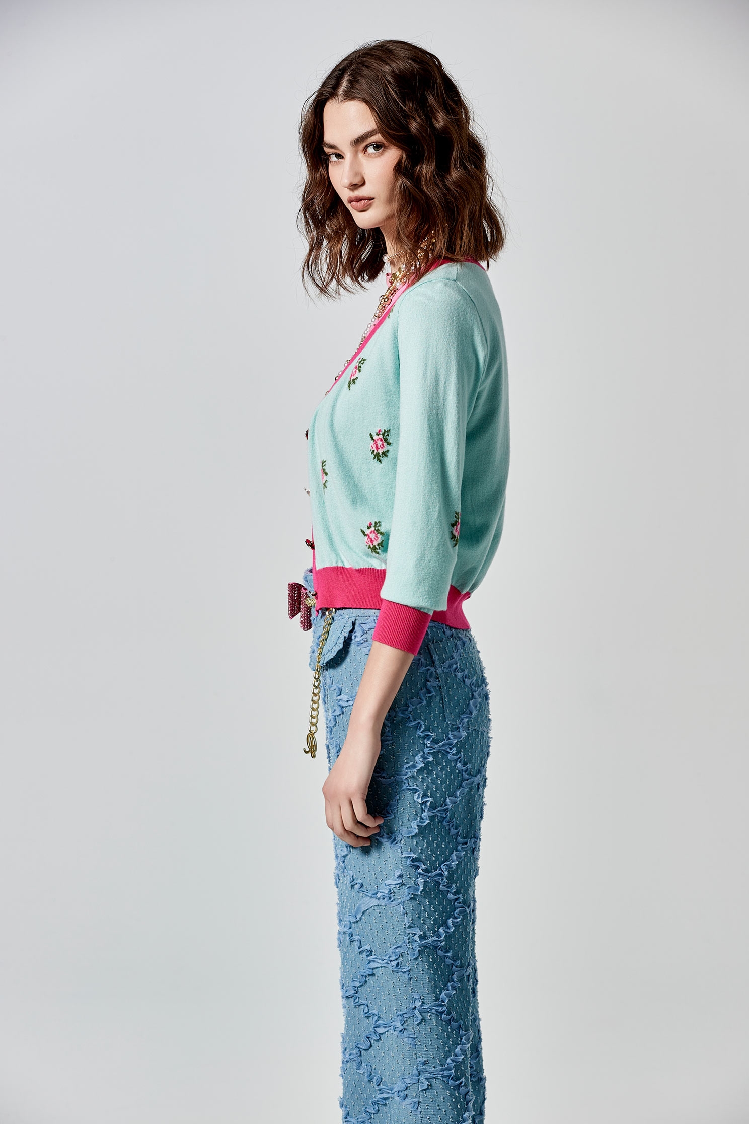 V-neck Floral Embroidery CardiganV-neck Floral Embroidery Cardigan,Outerwear,Season (SS) Look,Knitted,Knitted coats