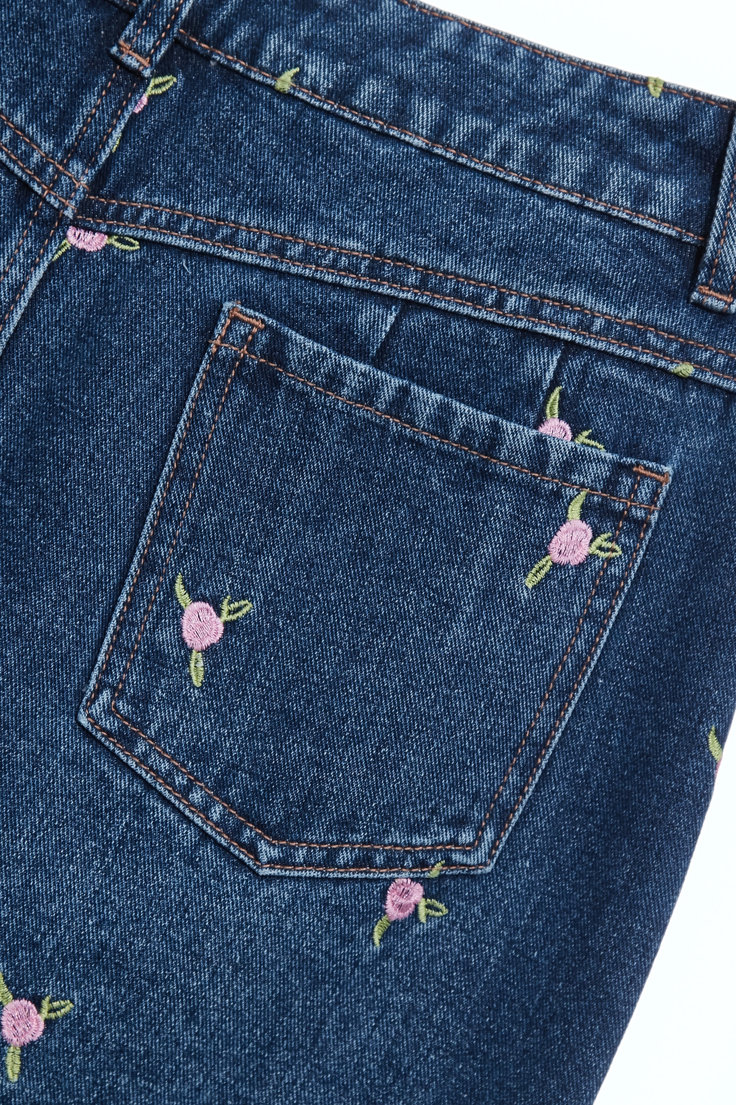 Rose Embroidery Denim Pencil SkirtRose Embroidery Denim Pencil Skirt,Embroidered,Denim,Denim skirts,Season (AW) Look