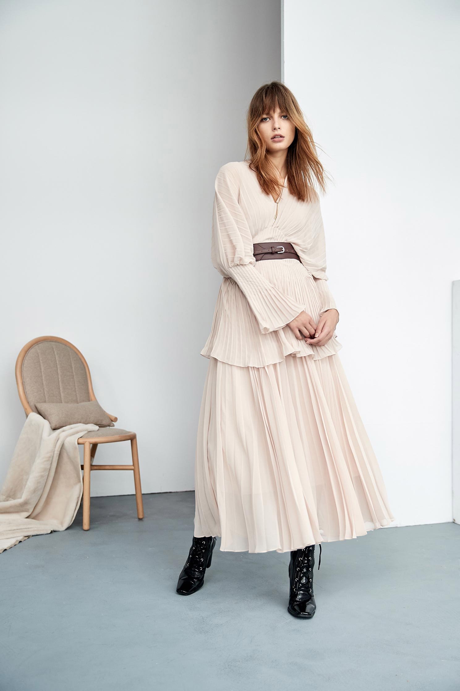 Pleated Chiffon SkirtCchiffon skirt with a pearl belt,mothergift,pearl,Pleated skirts,Season (AW) Look,Belts,Midi skirts,Chiffon