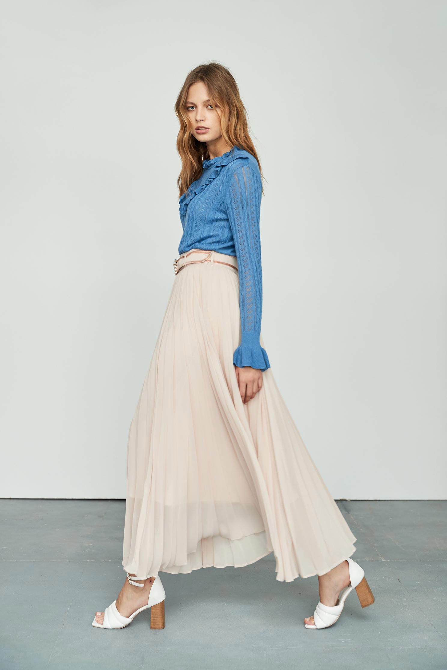 Pleated Chiffon SkirtCchiffon skirt with a pearl belt,mothergift,pearl,Pleated skirts,Season (AW) Look,Belts,Midi skirts,Chiffon