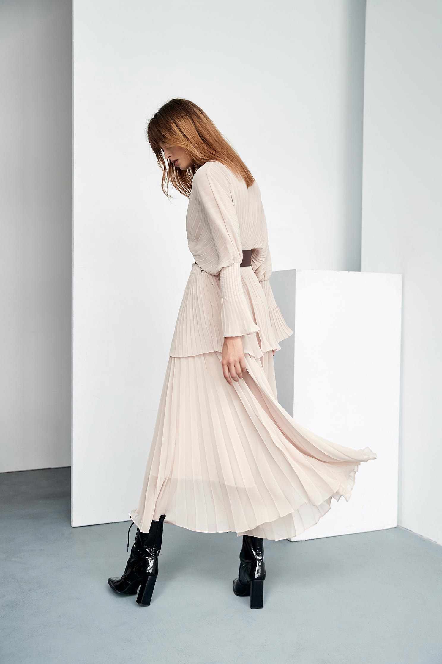 Pleated Chiffon SkirtCchiffon skirt with a pearl belt,mothergift,pearl,Pleated skirts,Season (AW) Look,Belts,Midi skirts,Chiffon