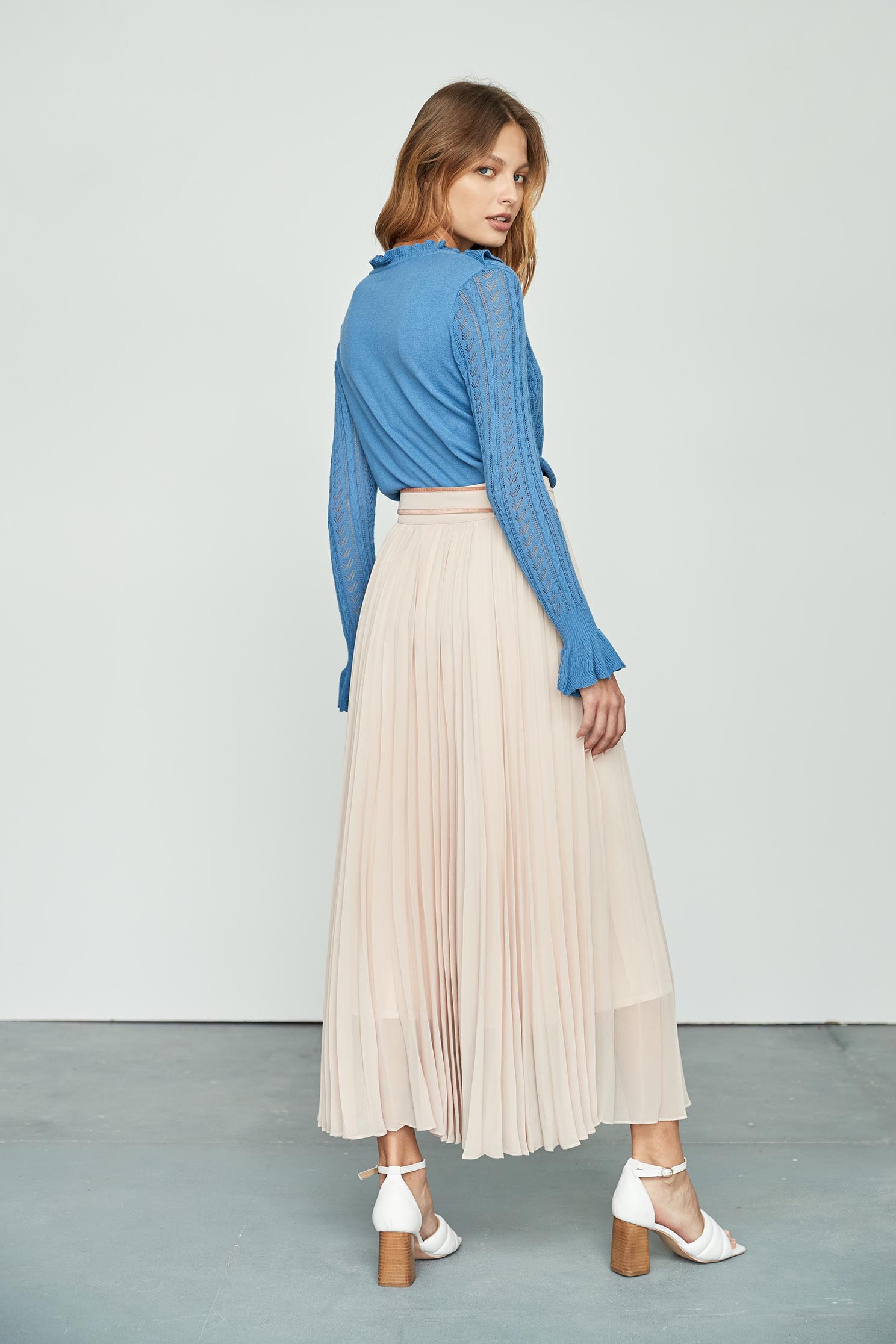 Pleated Chiffon SkirtCchiffon skirt with a pearl belt,mothergift,pearl,Pleated skirts,Season (AW) Look,Belts,Midi skirts,Chiffon