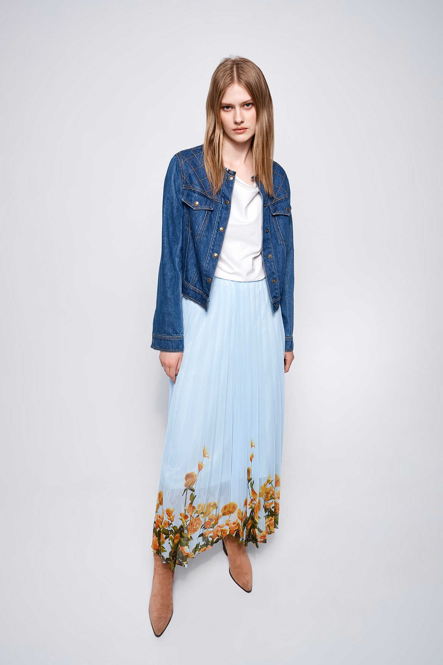 Blue Pleated Chiffon Skirt With Contrast Floral PrintChiffon pleated skirt with rose garden pattern,Tops,mothergift,Pleated skirts,Season (AW) Look,Tutu skirts,Midi skirts,Chiffon