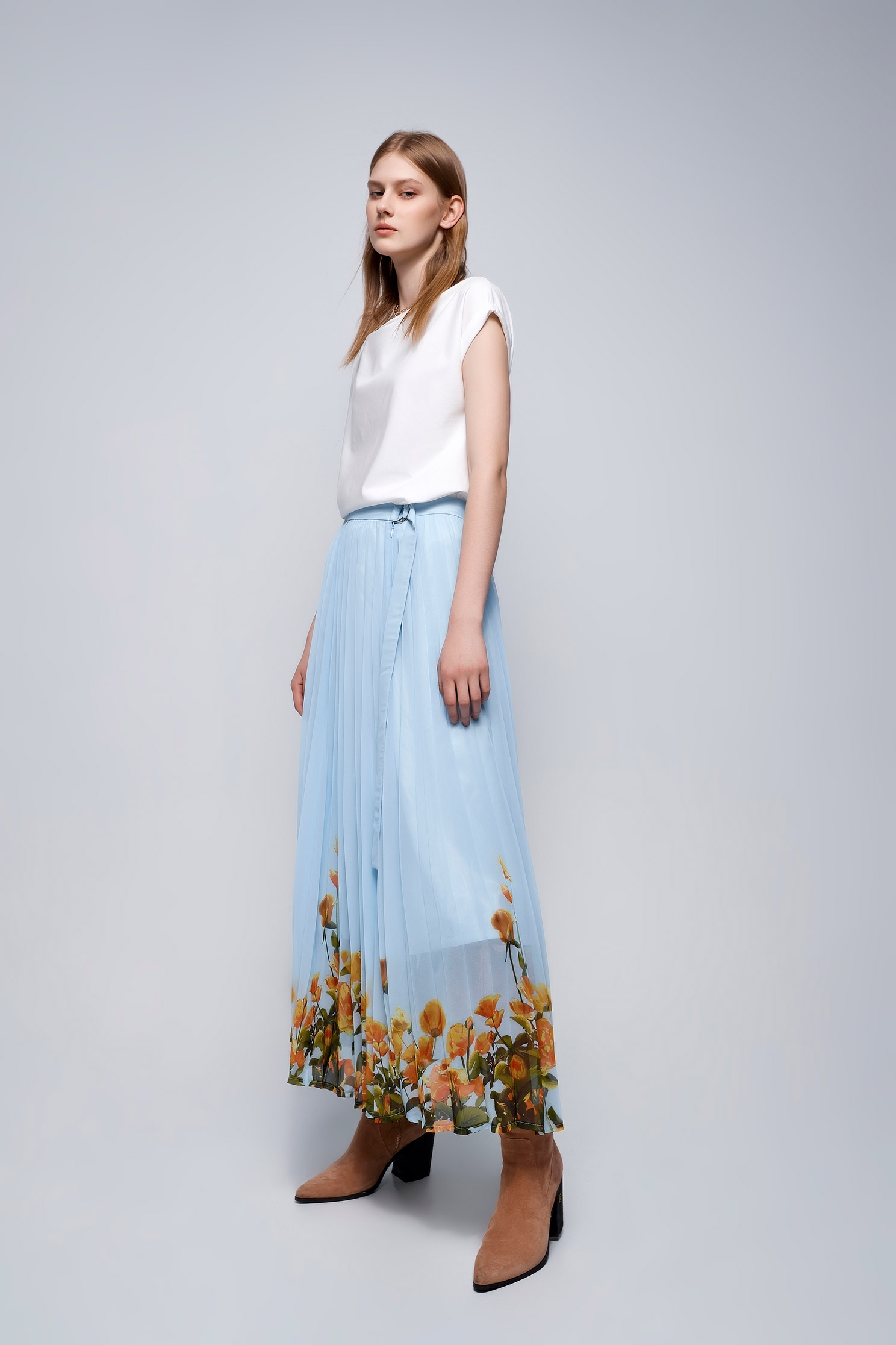 Blue Pleated Chiffon Skirt With Contrast Floral PrintChiffon pleated skirt with rose garden pattern,Tops,mothergift,Pleated skirts,Season (AW) Look,Tutu skirts,Midi skirts,Chiffon