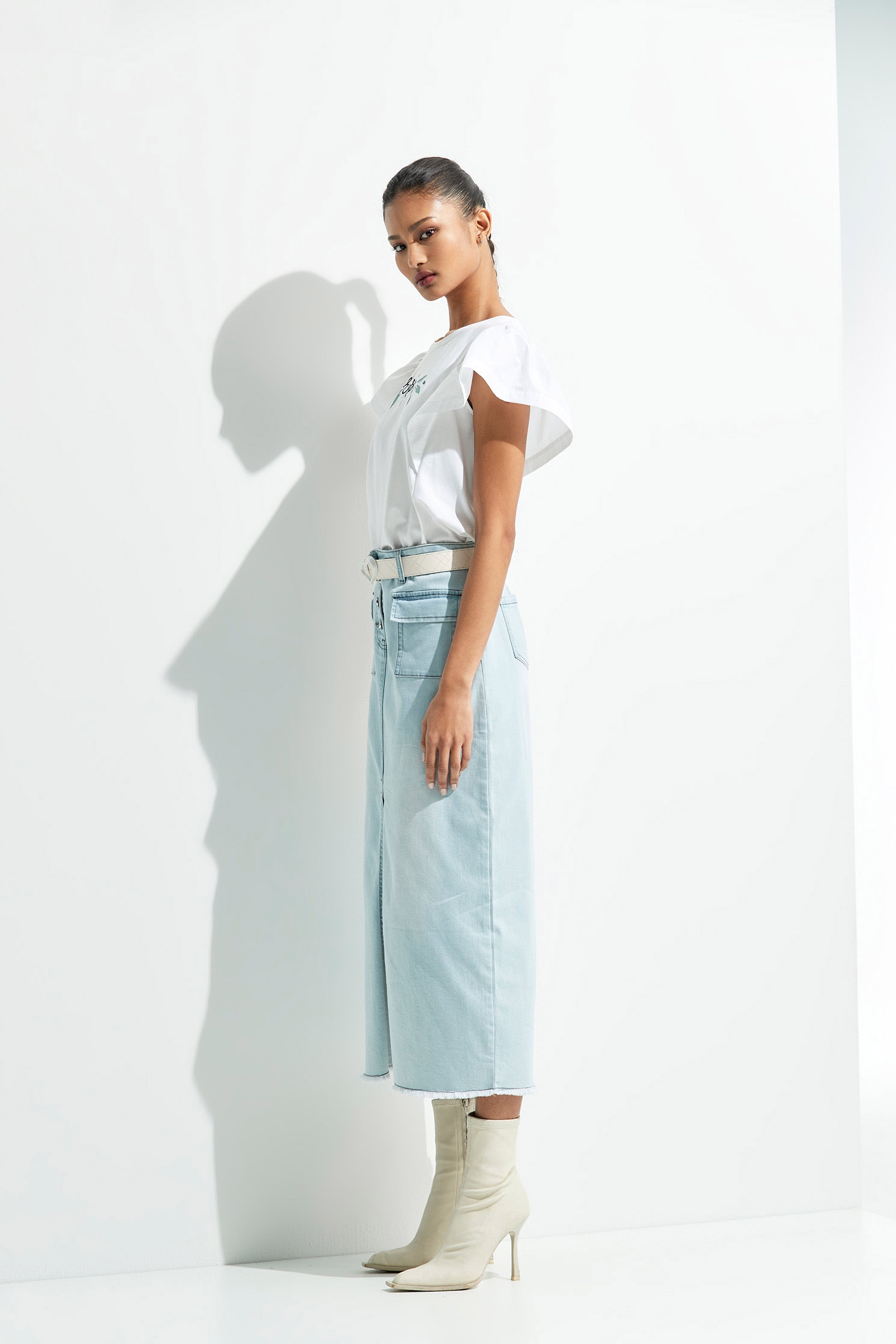 Front Slit Button Front Denim SkirtWhitewash denim long skirt,travelwear,Season (SS) Look,Denim,Denim skirts,Midi skirts