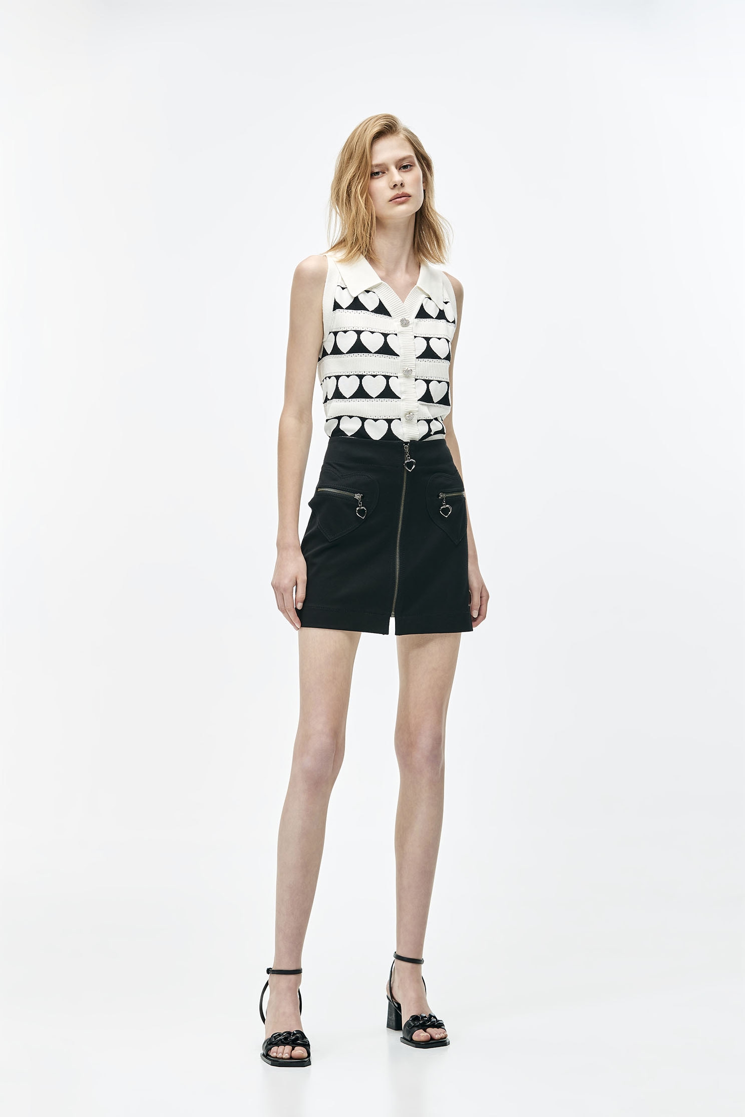 Mini Front Zip SkirtShort skirt with heart pocket design,Season (SS) Look,Mini skirts