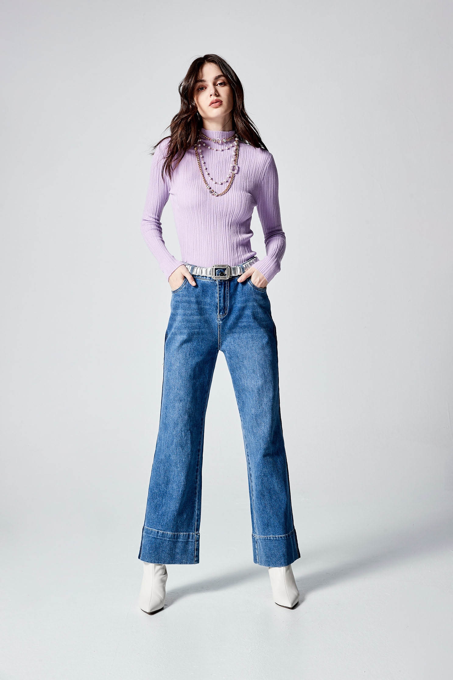 Mid Waist Jeans With Contrast Trim DetailMid Waist Jeans With Contrast Trim Detail,Embroidered,Denim,Jeans,Season (AW) Look