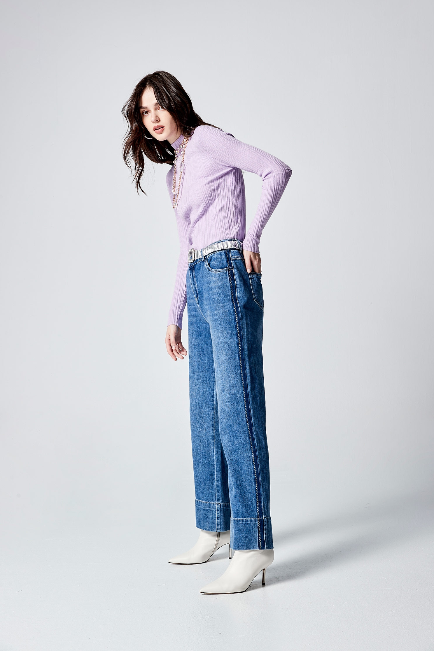 Mid Waist Jeans With Contrast Trim DetailMid Waist Jeans With Contrast Trim Detail,Embroidered,Denim,Jeans,Season (AW) Look