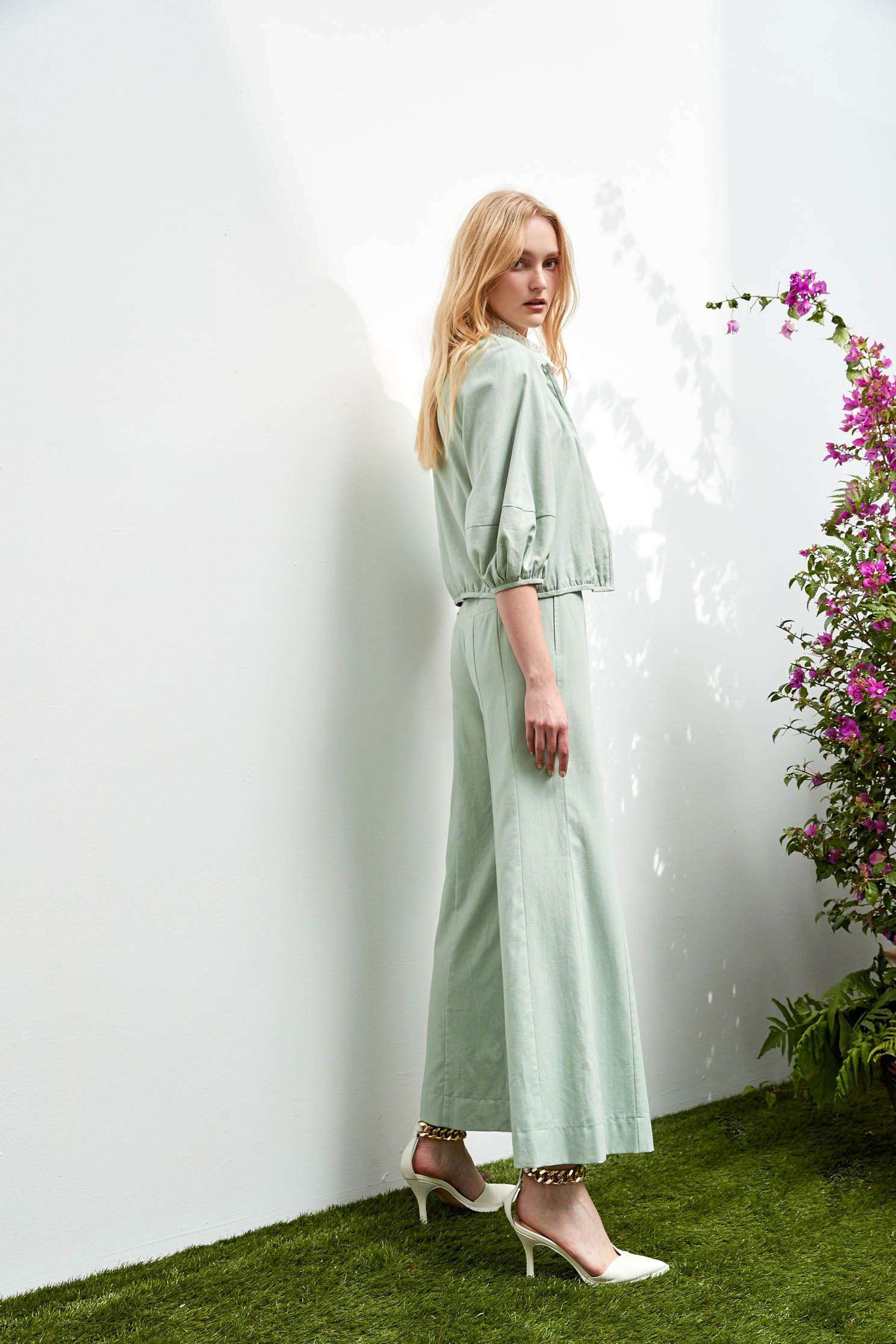 High-Waist Light Green Flare PantsDarted wide-leg trousers with belt,Culottes,goodlucknewyear,Season (SS) Look,healing colors,iROO LIVE,Belts,Culottes,Pants