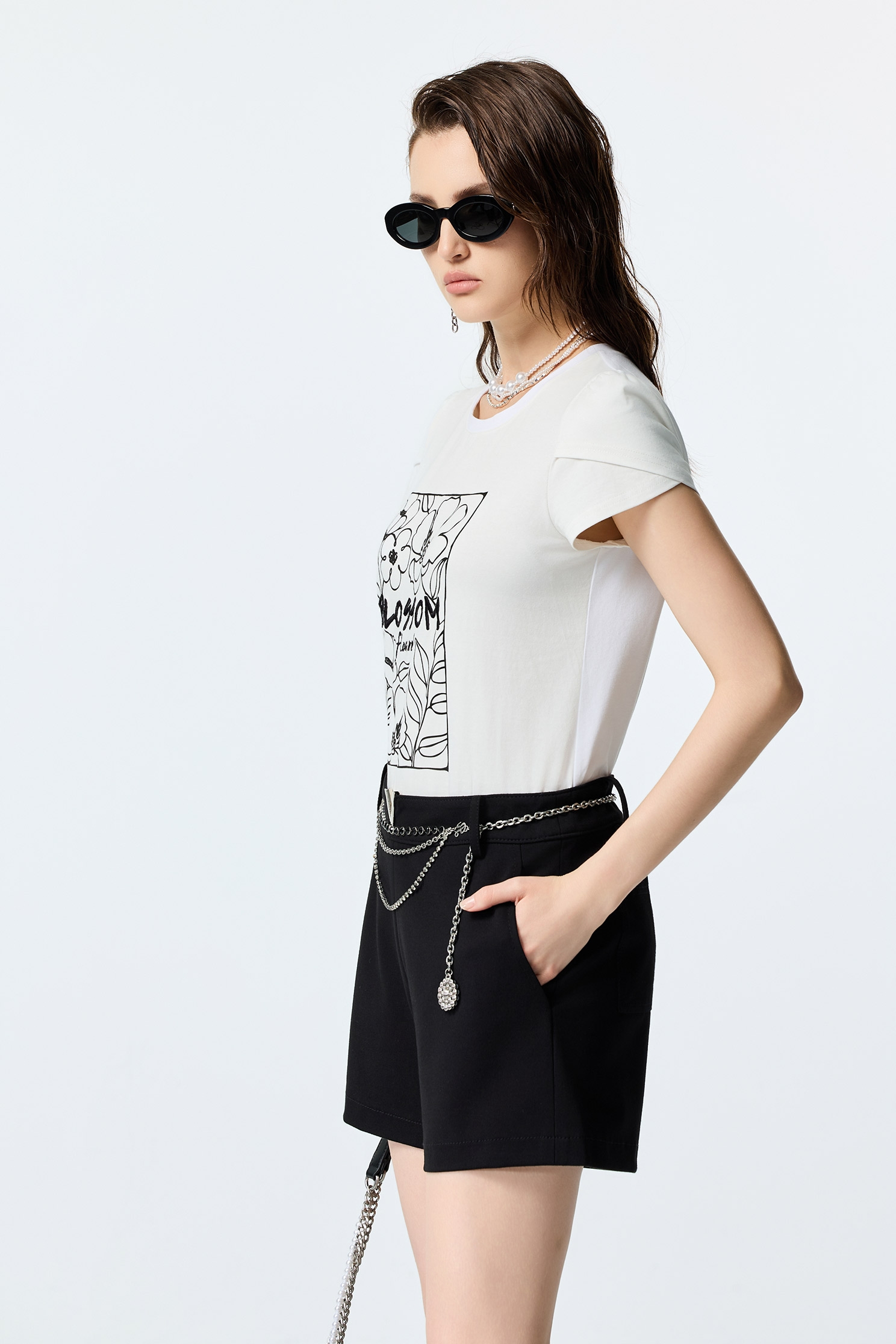 V Hardware Detail Black ShortsV Hardware Detail Black Shorts,Shorts,Season (AW) Look,pants,Black pants