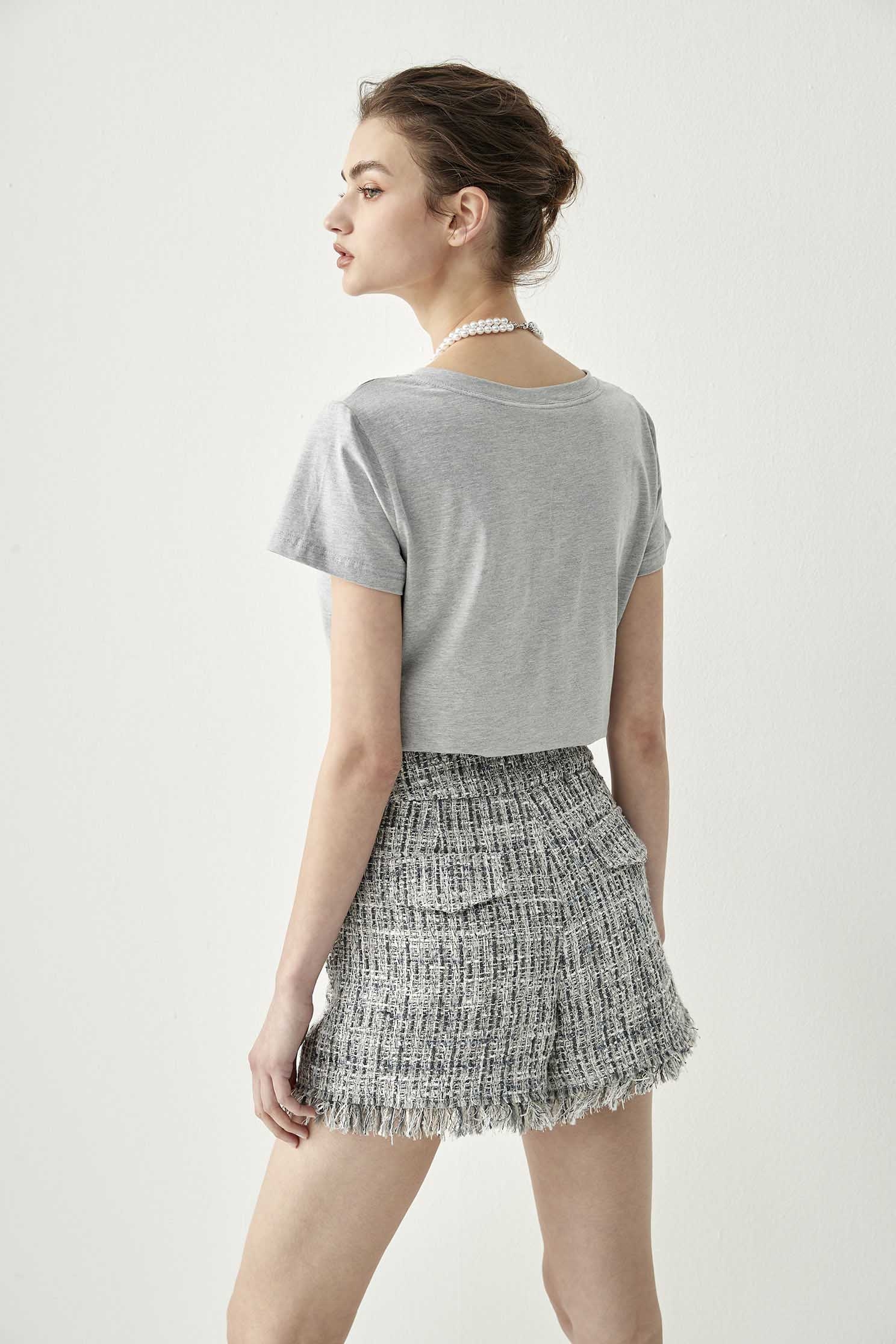 Grey Tweed Shorts With Fray Trim DetailTweed shorts with fringed edge,Office Looks,Season (SS) Look,Shorts,simple outfits,Back To Classic,upperclass,Back To B/W