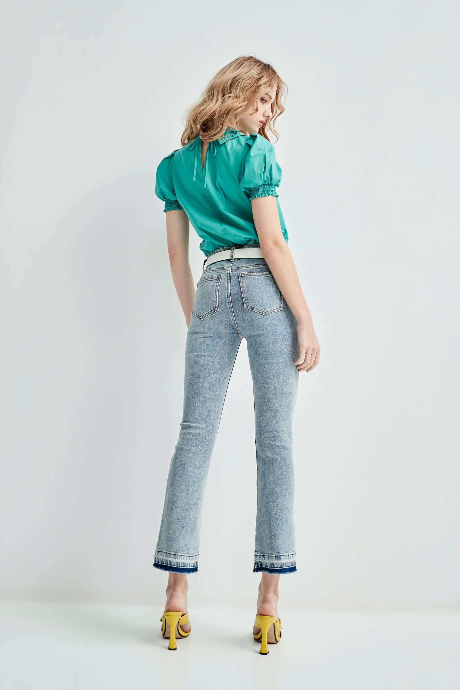 Basic Boot Leg JeansDistressed jeans with colored bottom,Season (SS) Look,Denim,Jeans