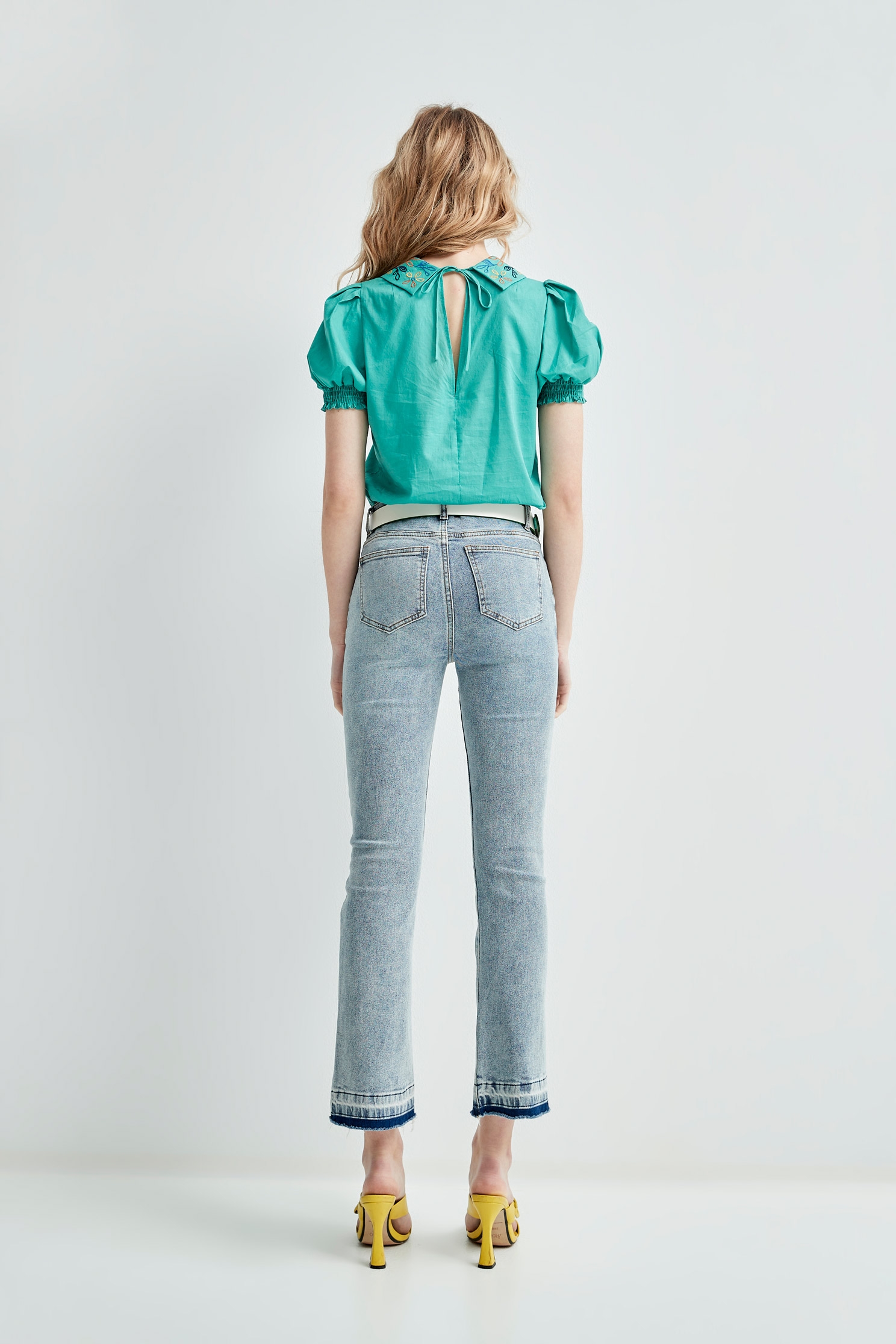 Basic Boot Leg JeansDistressed jeans with colored bottom,Season (SS) Look,Denim,Jeans