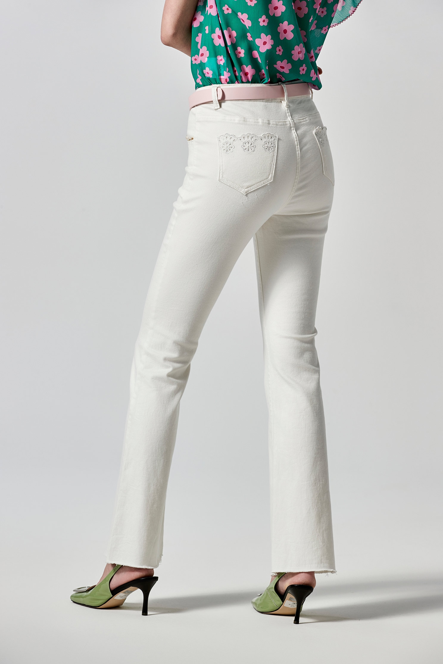 White Boot Leg Jeans With Pocket Trim DetailWhite Boot Leg Jeans With Pocket Trim Detail,Embroidered,Bell-bottoms,Season (SS) Look,Denim,Jeans,pearl,Cotton,Bell-bottoms,Pants