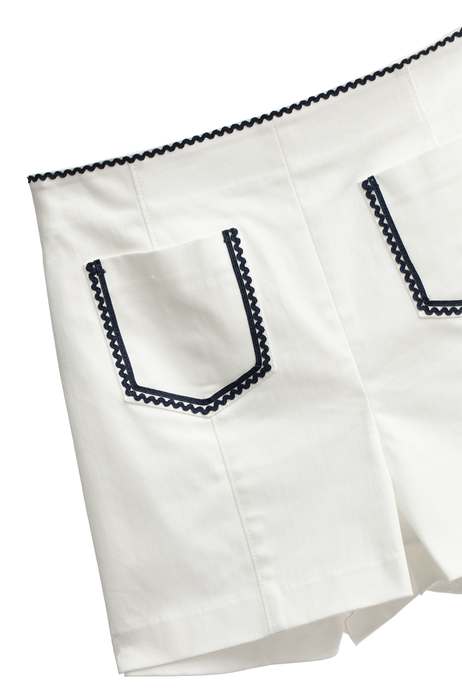 Contrast Trim White ShortsContrast Trim White Shorts,Season (SS) Look,Shorts