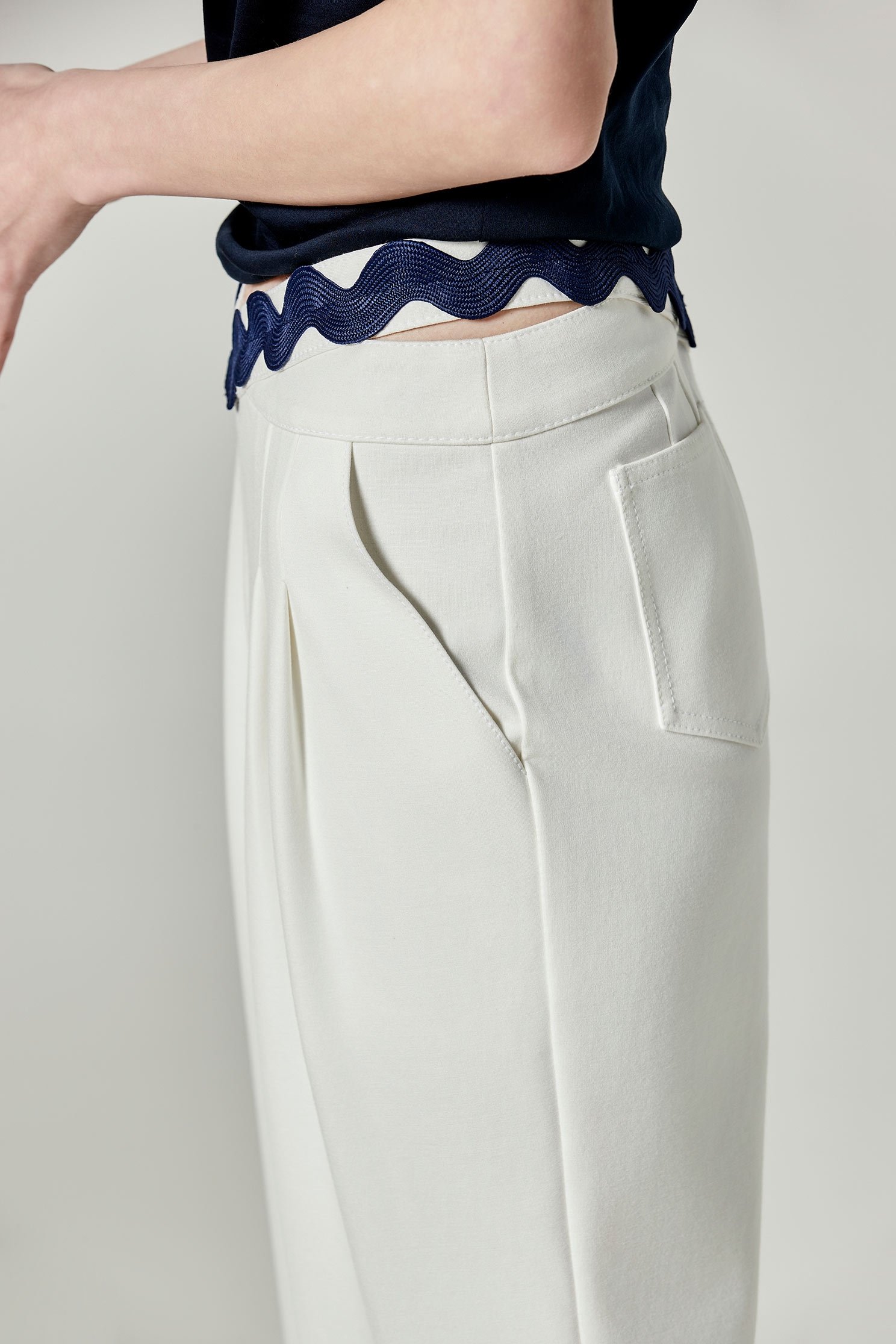 Contrast Trim White PantsContrast Trim White Pants,Bell-bottoms,Season (SS) Look,Bell-bottoms,Pants