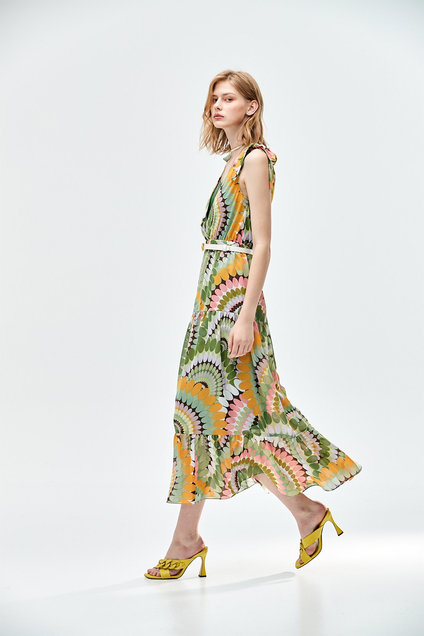 Geometric Print Sleeveless DressFlowy dress with kaleidoscope print,Under shirts,Printed dresses,Chiffon dresses,Season (SS) Look,mothergift,upperclass,Chiffon,Chiffon dresses