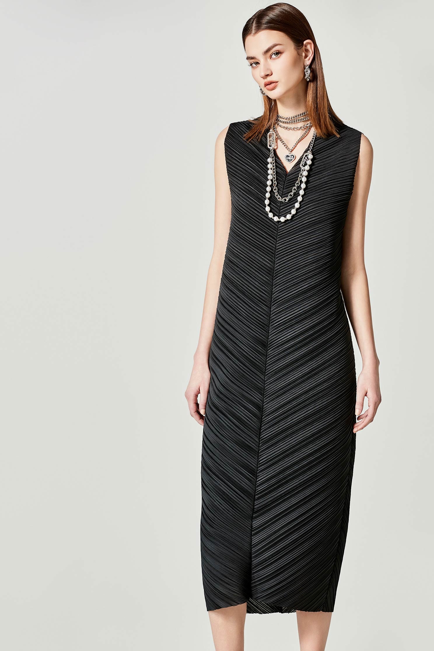 Full Pleated V-neck Sleeveless DressFull Pleated V-neck Sleeveless Dress,Dresses,Season (SS) Look