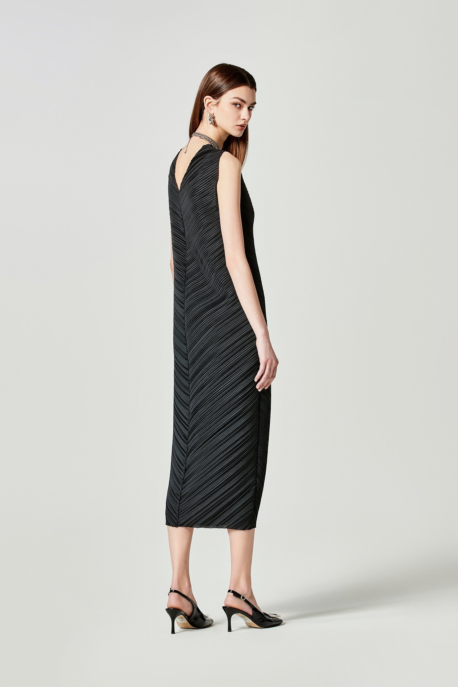 Full Pleated V-neck Sleeveless DressFull Pleated V-neck Sleeveless Dress,Dresses,Season (SS) Look