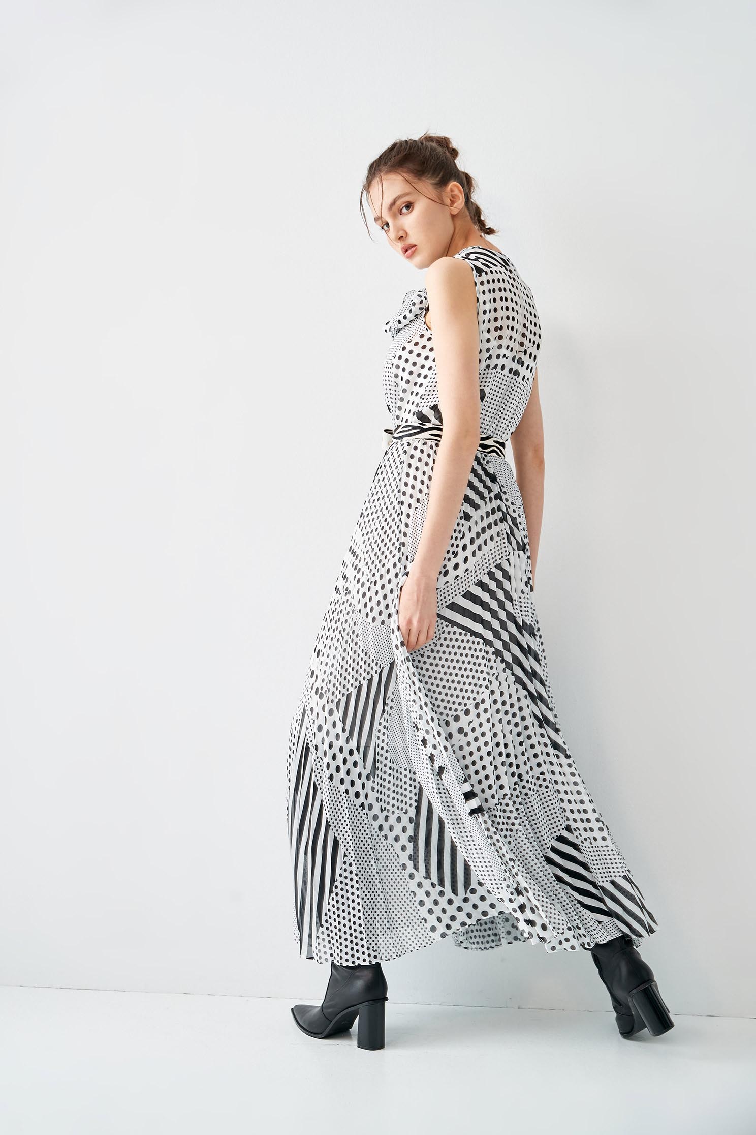 Contrast Dotted With Stripe Printed DressBlack and white dot chiffon long dress,Dresses,Under shirts,Printed dresses,Chiffon dresses,Season (SS) Look,mothergift,dotcollection,White dresses,iROO LIVE,sleeveless tops,Cutwork details dresses,dresses,Long sleeve dresses,Chiffon,Chiffon dresses