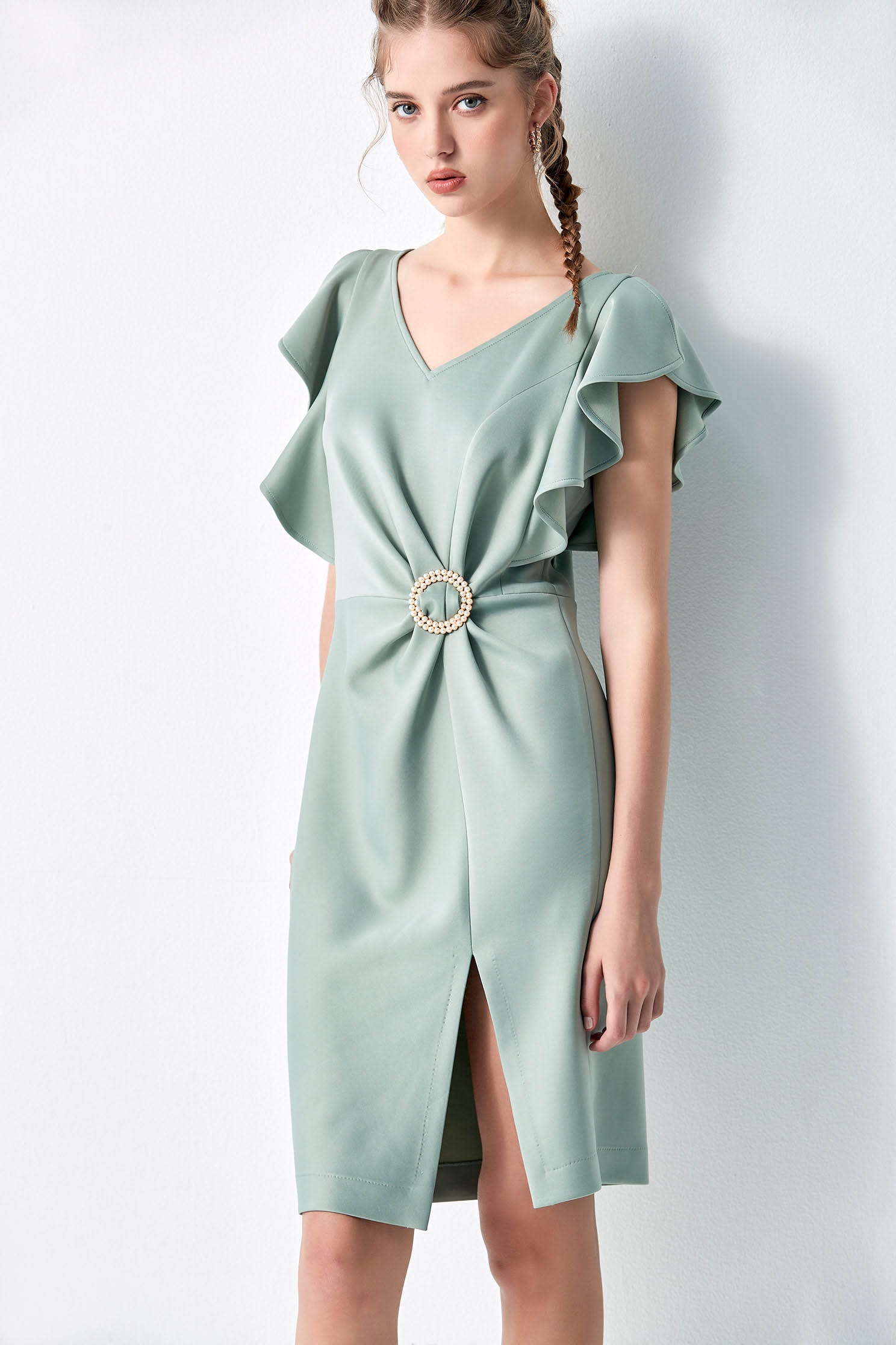 V-neck Fitted Dress With Front Brooch DetailV-neck Fitted Dress With Front Brooch Detail,Dresses,pearl,Season (AW) Look