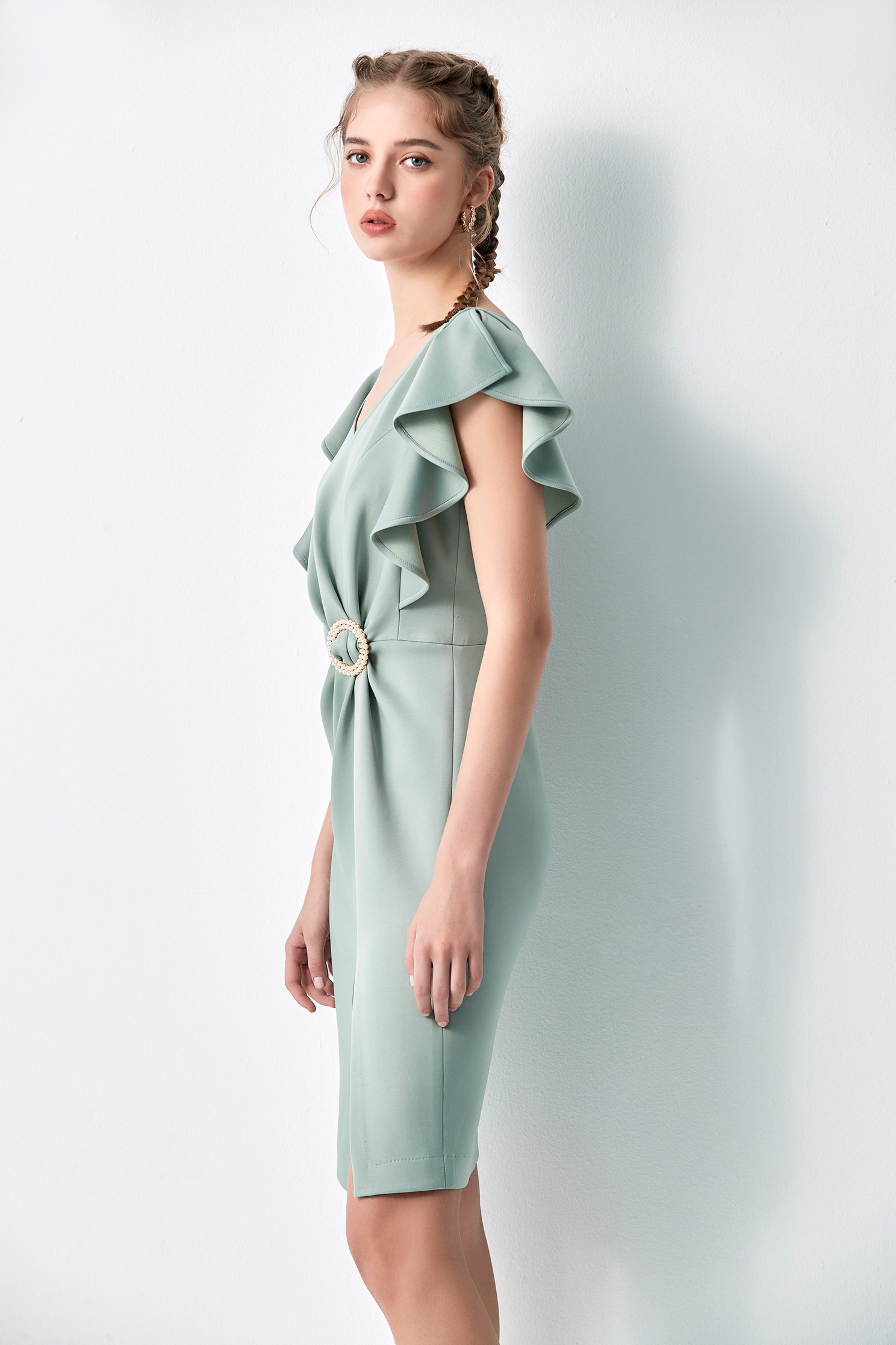 V-neck Fitted Dress With Front Brooch DetailV-neck Fitted Dress With Front Brooch Detail,Dresses,pearl,Season (AW) Look