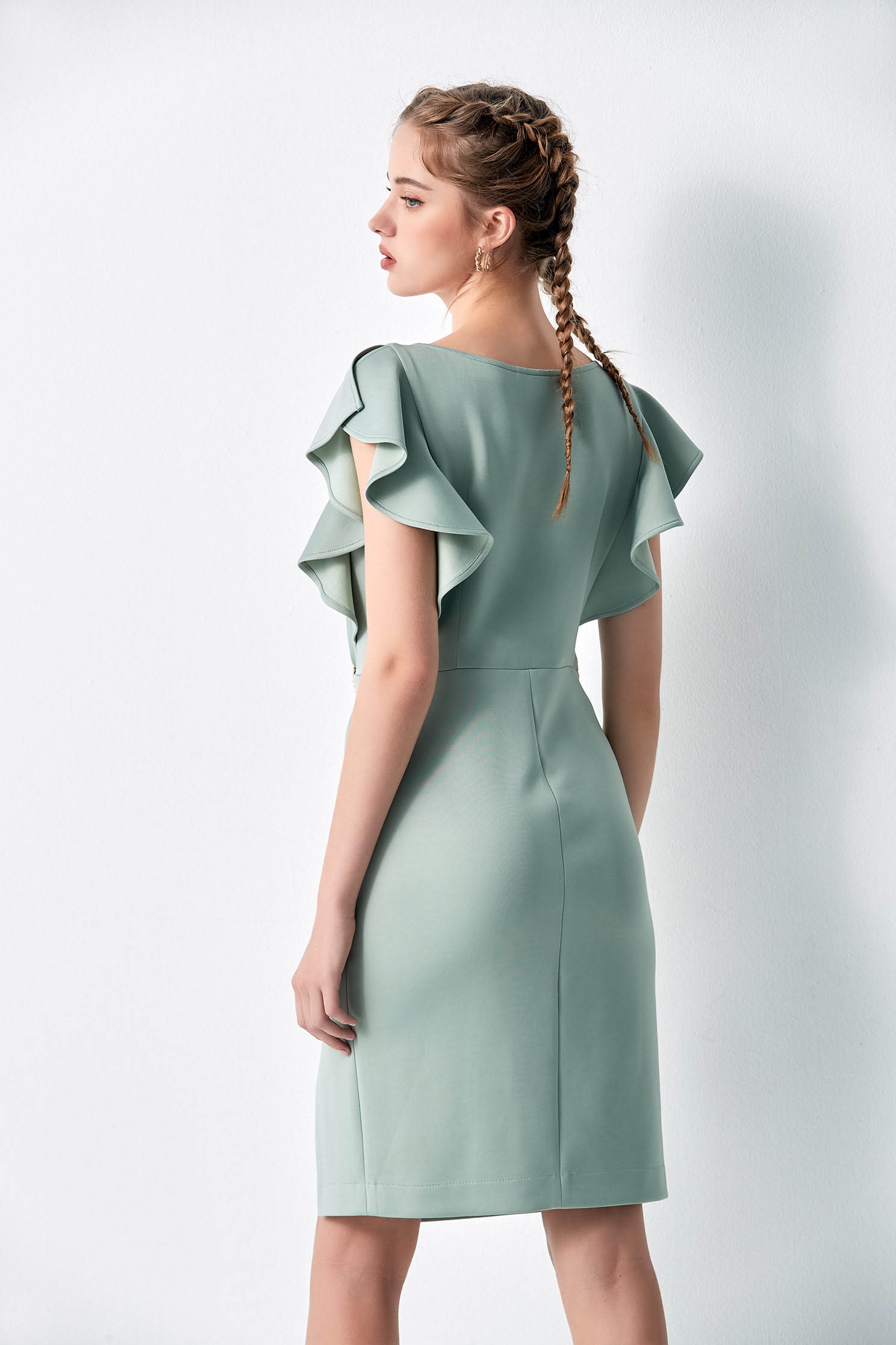 V-neck Fitted Dress With Front Brooch DetailV-neck Fitted Dress With Front Brooch Detail,Dresses,pearl,Season (AW) Look