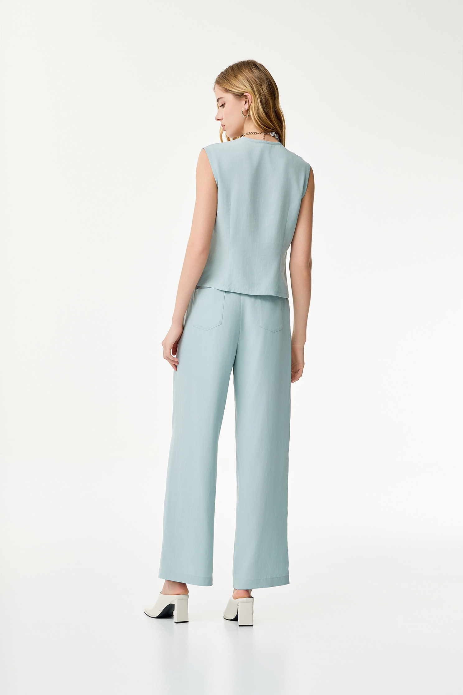 V-neck Pleated Detail VestV-neck Pleated Detail Vest,sleeveless tops,Office Looks,Season (SS) Look,co-ord sets,sleeveless tops