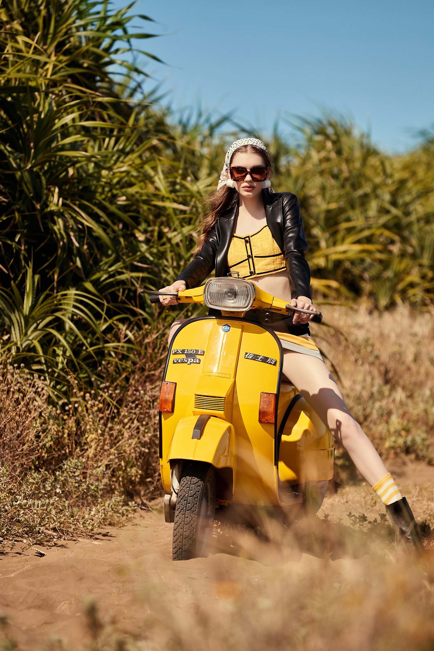 Yellow Crop Tweed Tank Top With Contrast DetailFreesia yellow tweed sleeveless top,Season (SS) Look,sleeveless tops,upperclass