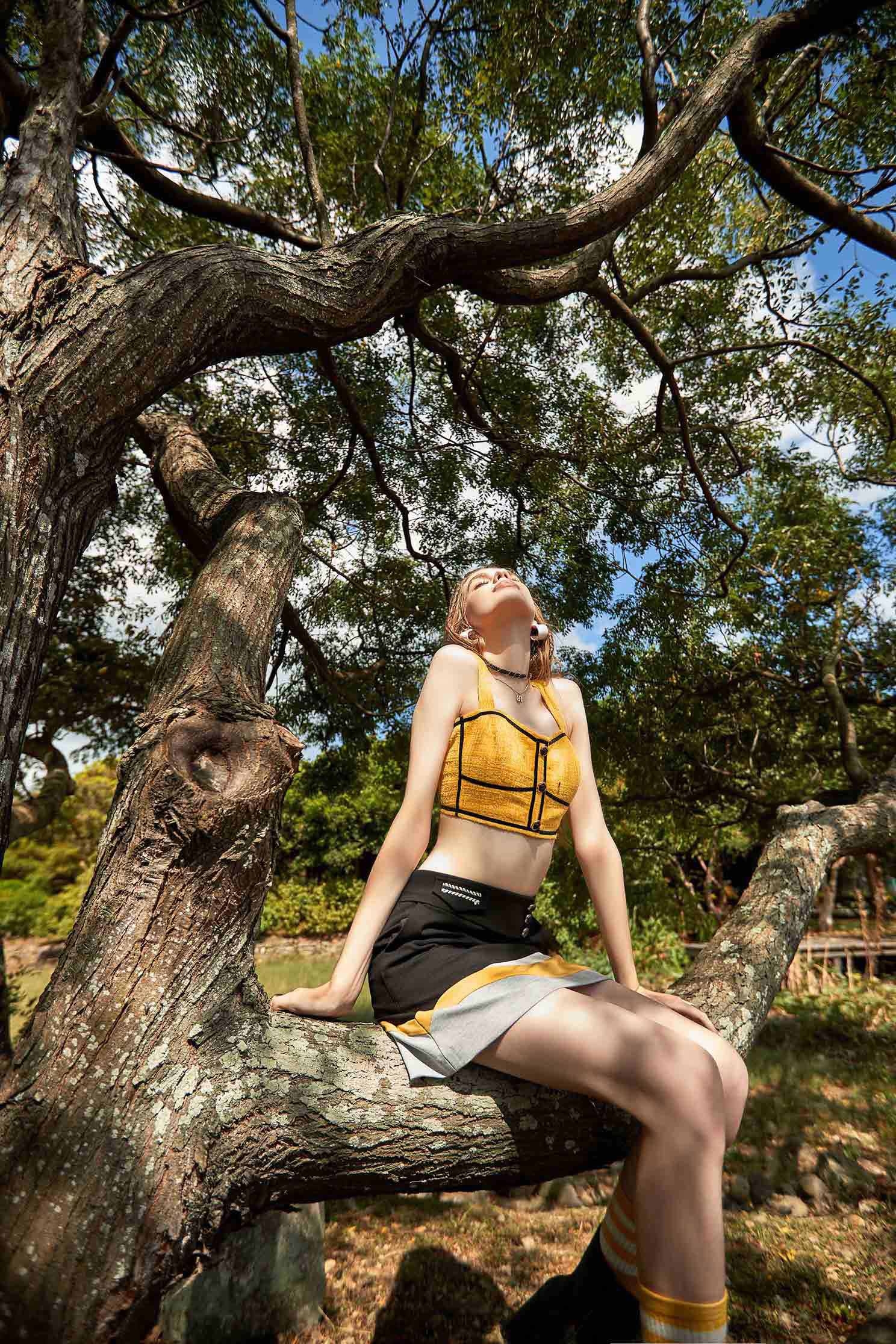 Yellow Crop Tweed Tank Top With Contrast DetailFreesia yellow tweed sleeveless top,Season (SS) Look,sleeveless tops,upperclass