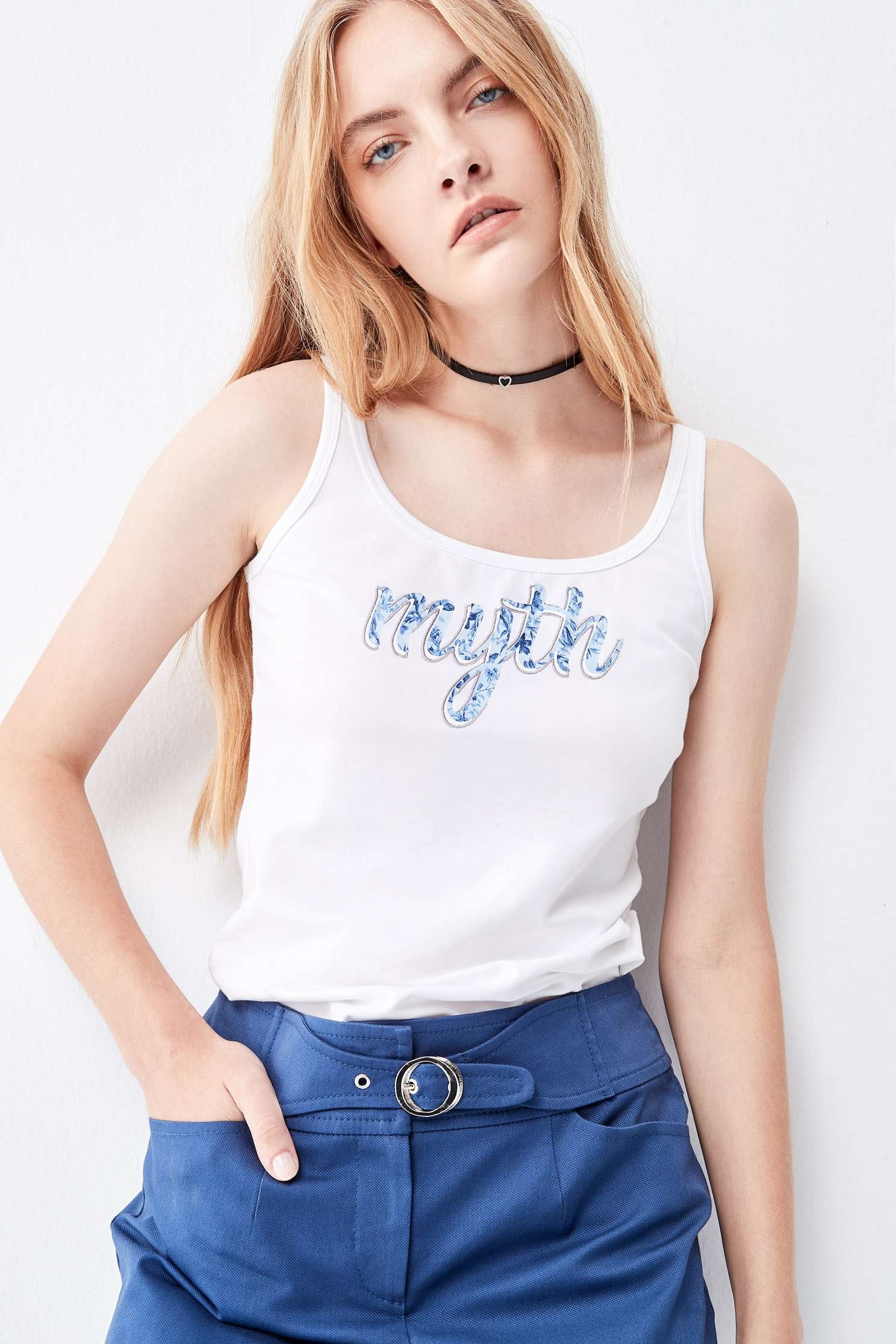 Graphic Print VestLarge U collar vest,T-shirts,T-shirts,U-Neck T shirts,Outfit of the Day,sleeveless tops,Tops,White tops,White tops,iROO LIVE,Season (AW) Look,Pink,Cotton,Embroidered,sleeveless tops