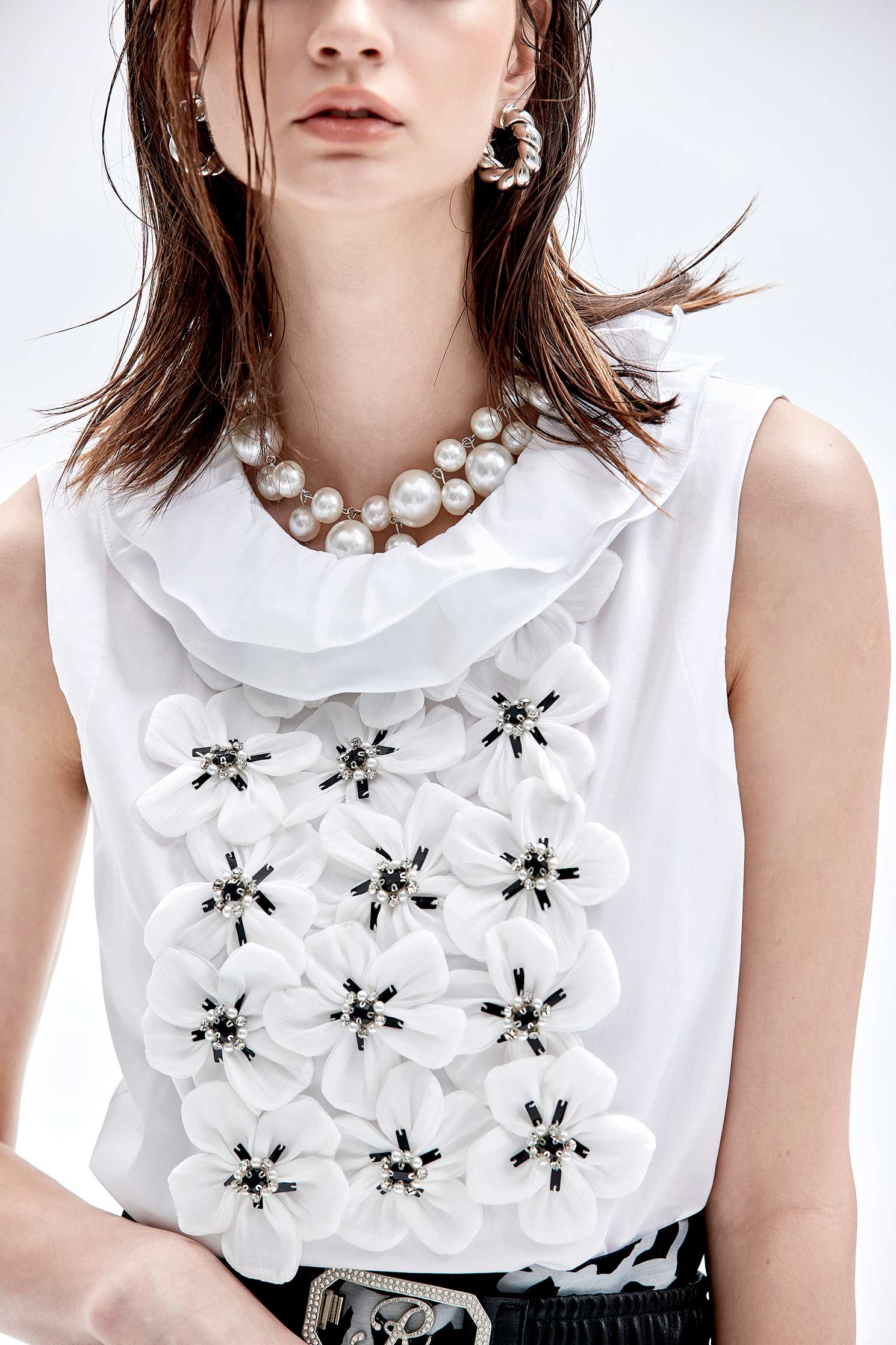 3-D Floral Beaded Detail Vest3-D Floral Beaded Detail Vest,sleeveless tops,Tops,sleeveless tops,Season (AW) Look,sleeveless tops