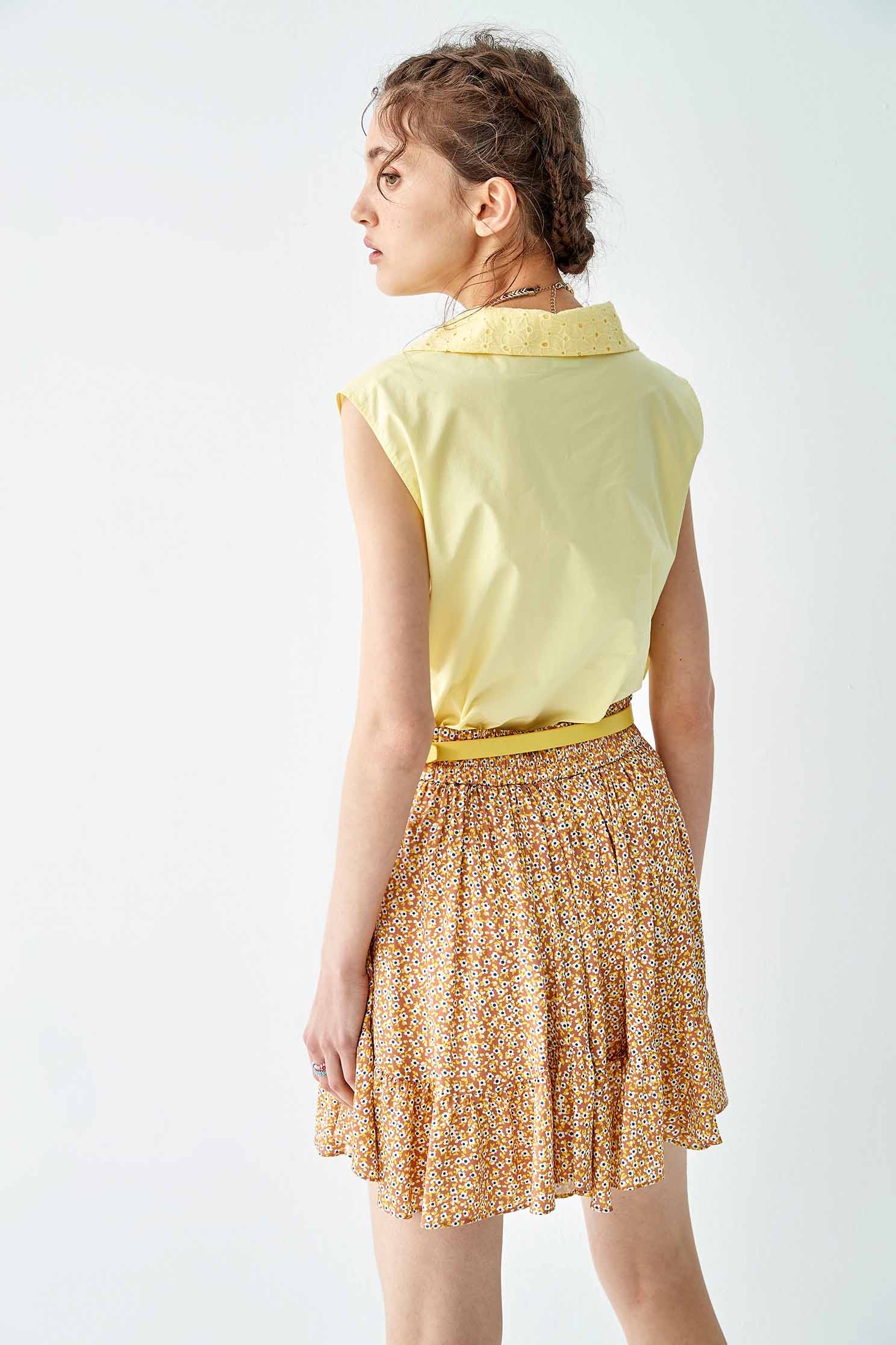 Basic Yellow Vest With Lace CollarSleeveless top with floral embroidered collar,sleeveless tops,Tops,Embroidered,Season (SS) Look,sleeveless tops,sleeveless tops