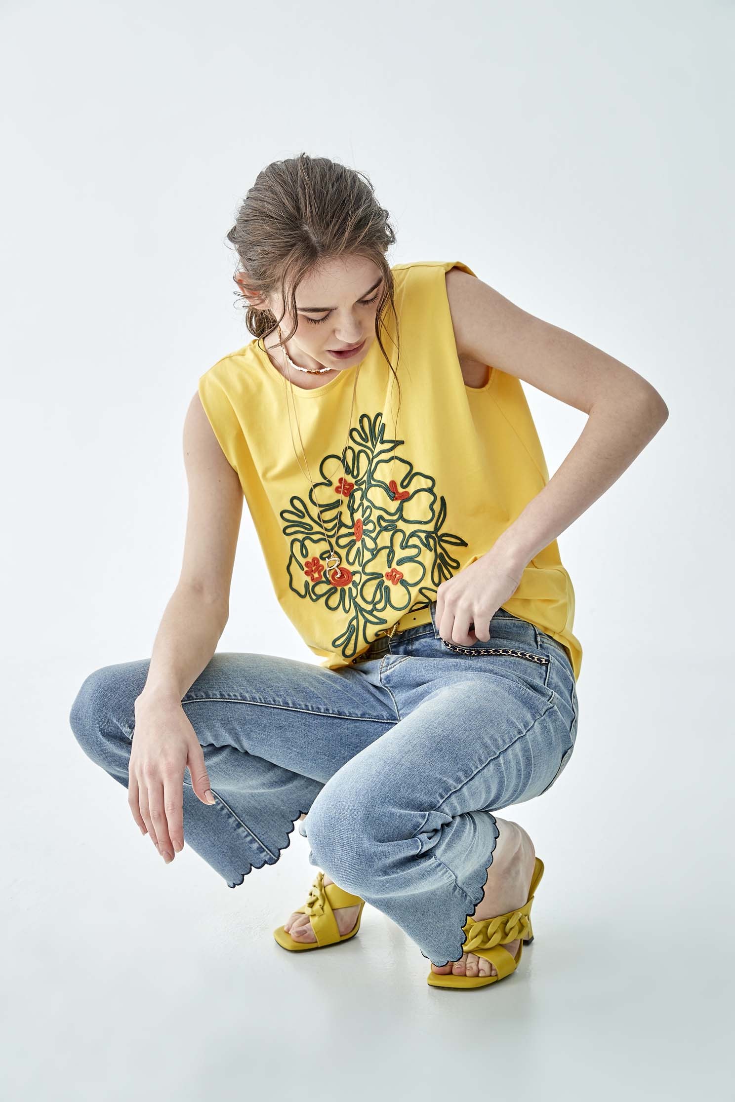 Padded Shoulder Vest With Floral GraphicT-shirt with potted plant totem,T-shirts,sleeveless tops,Tops,Season (SS) Look,comfotism