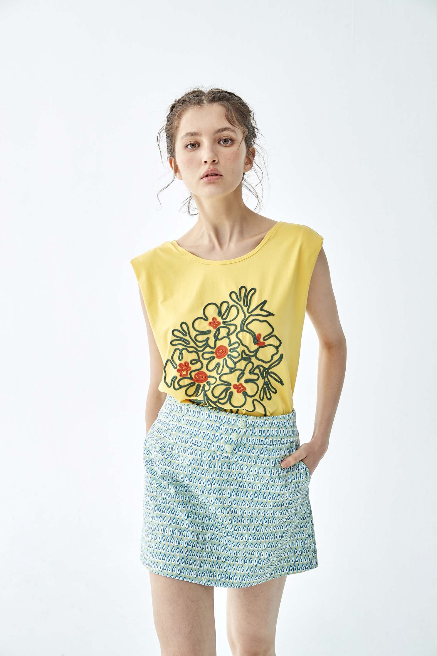 Padded Shoulder Vest With Floral GraphicT-shirt with potted plant totem,T-shirts,sleeveless tops,Tops,Season (SS) Look,comfotism