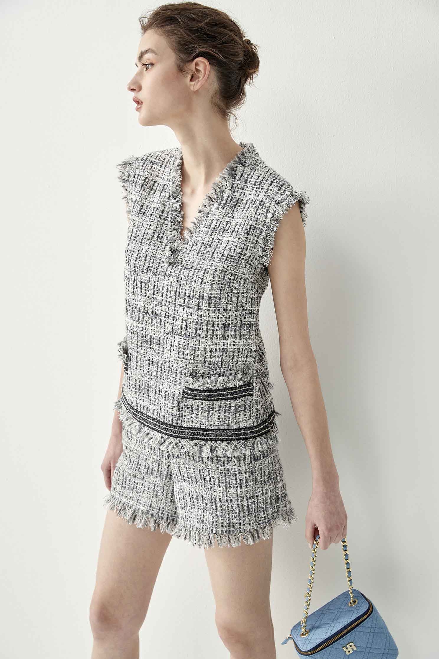 V-Neck Tweed Grey Vest With Contrast Trim DetailTweed sleeveless top with fringed edge,sleeveless tops,Office Looks,Tops,Season (SS) Look,sleeveless tops,simple outfits,Back To Classic,sleeveless tops,upperclass,Back To B/W