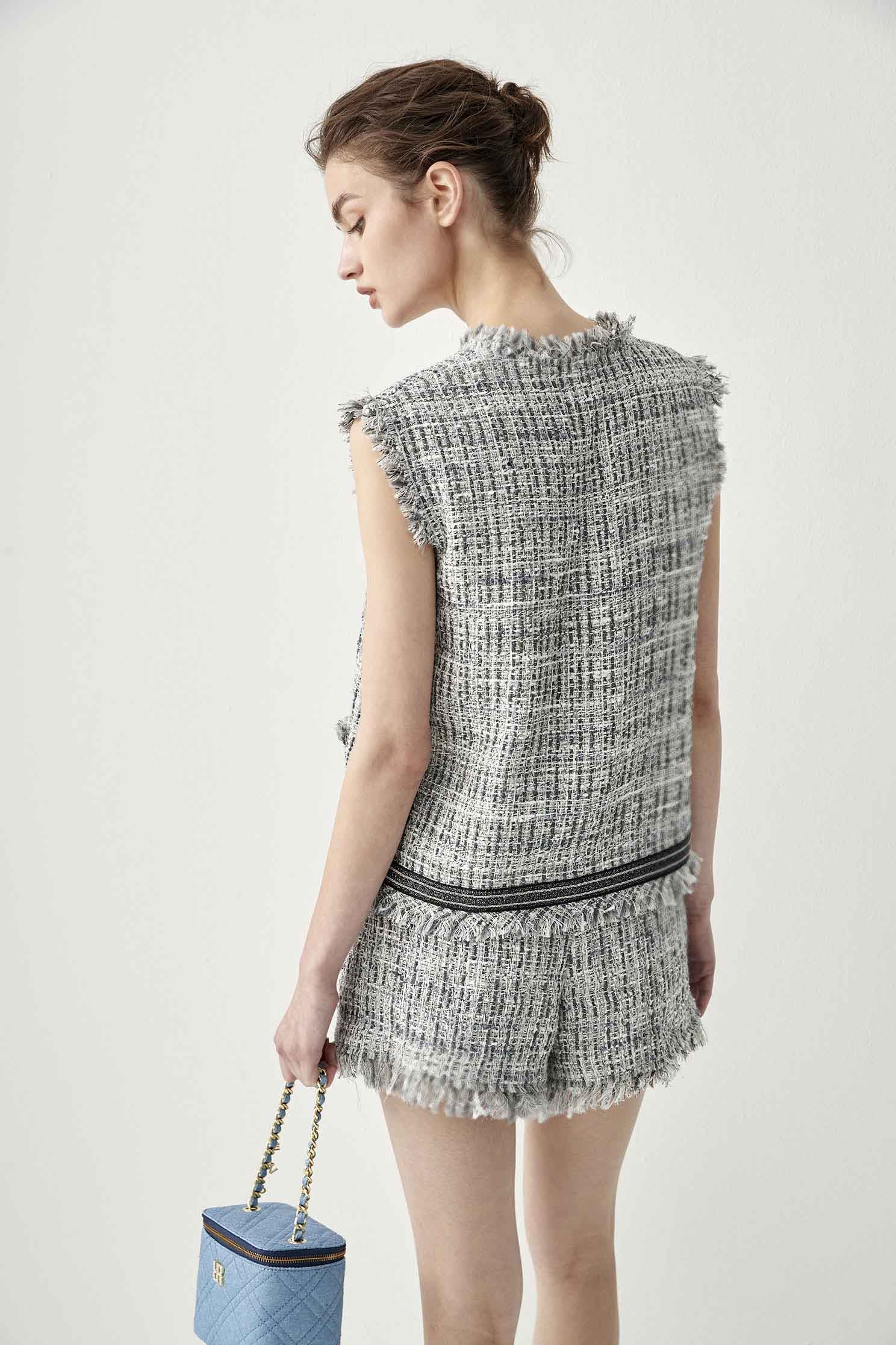 V-Neck Tweed Grey Vest With Contrast Trim DetailTweed sleeveless top with fringed edge,sleeveless tops,Office Looks,Tops,Season (SS) Look,sleeveless tops,simple outfits,Back To Classic,sleeveless tops,upperclass,Back To B/W