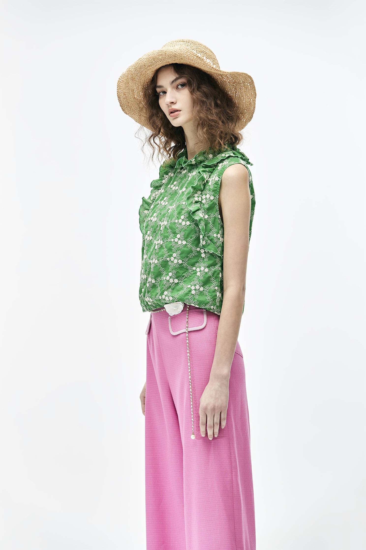 Ruffle Collar Green Vest With Contrast White Floral EmbroideryTop with Gaisang flower embroidery,sleeveless tops,Tops,Embroidered,Season (SS) Look,Embroidered tops,sleeveless tops