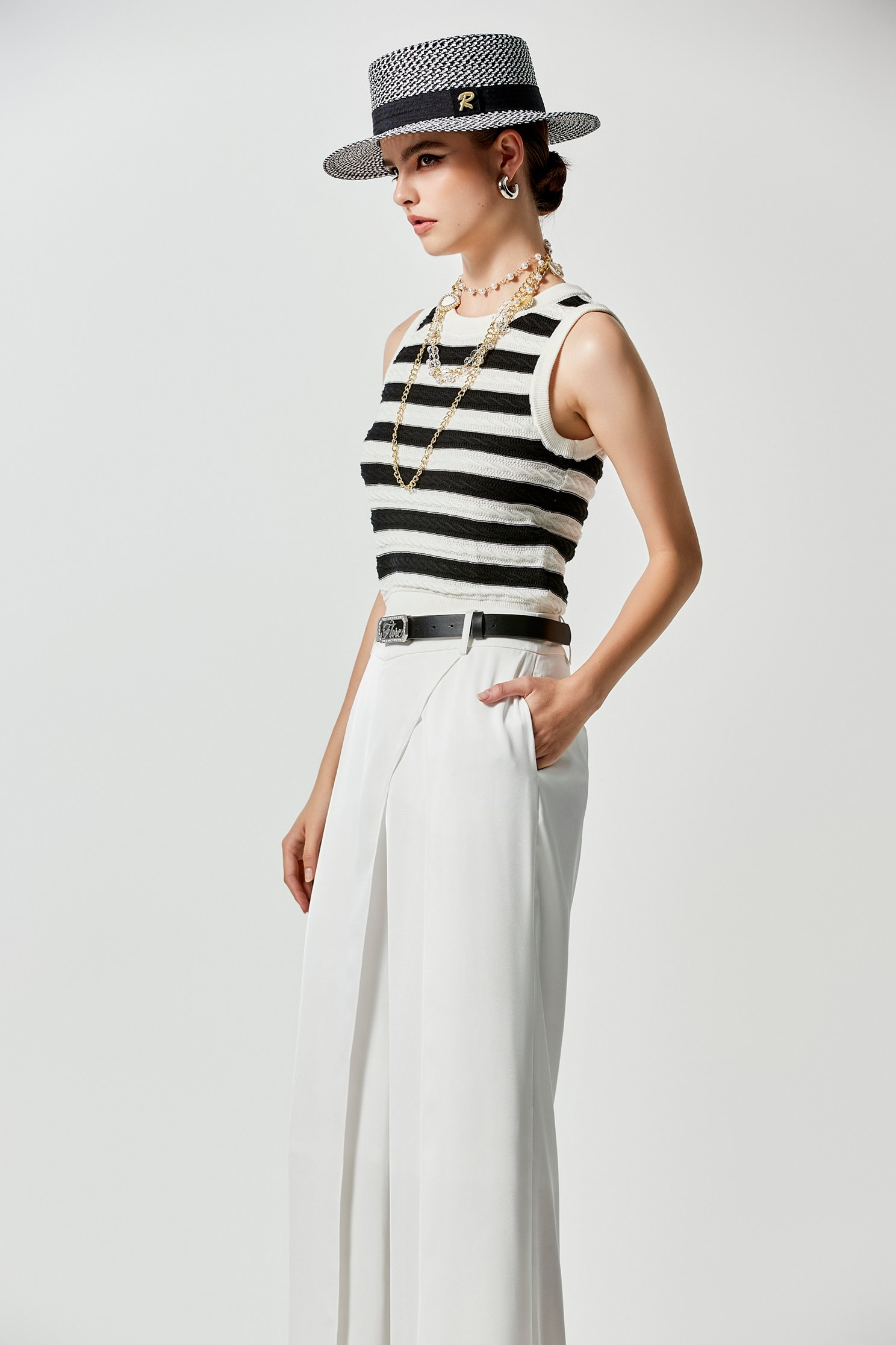 Black White Contrast Stripe Knit VestBlack White Contrast Stripe Knit Vest,sleeveless tops,Season (SS) Look,Cotton,sleeveless tops,Knitted