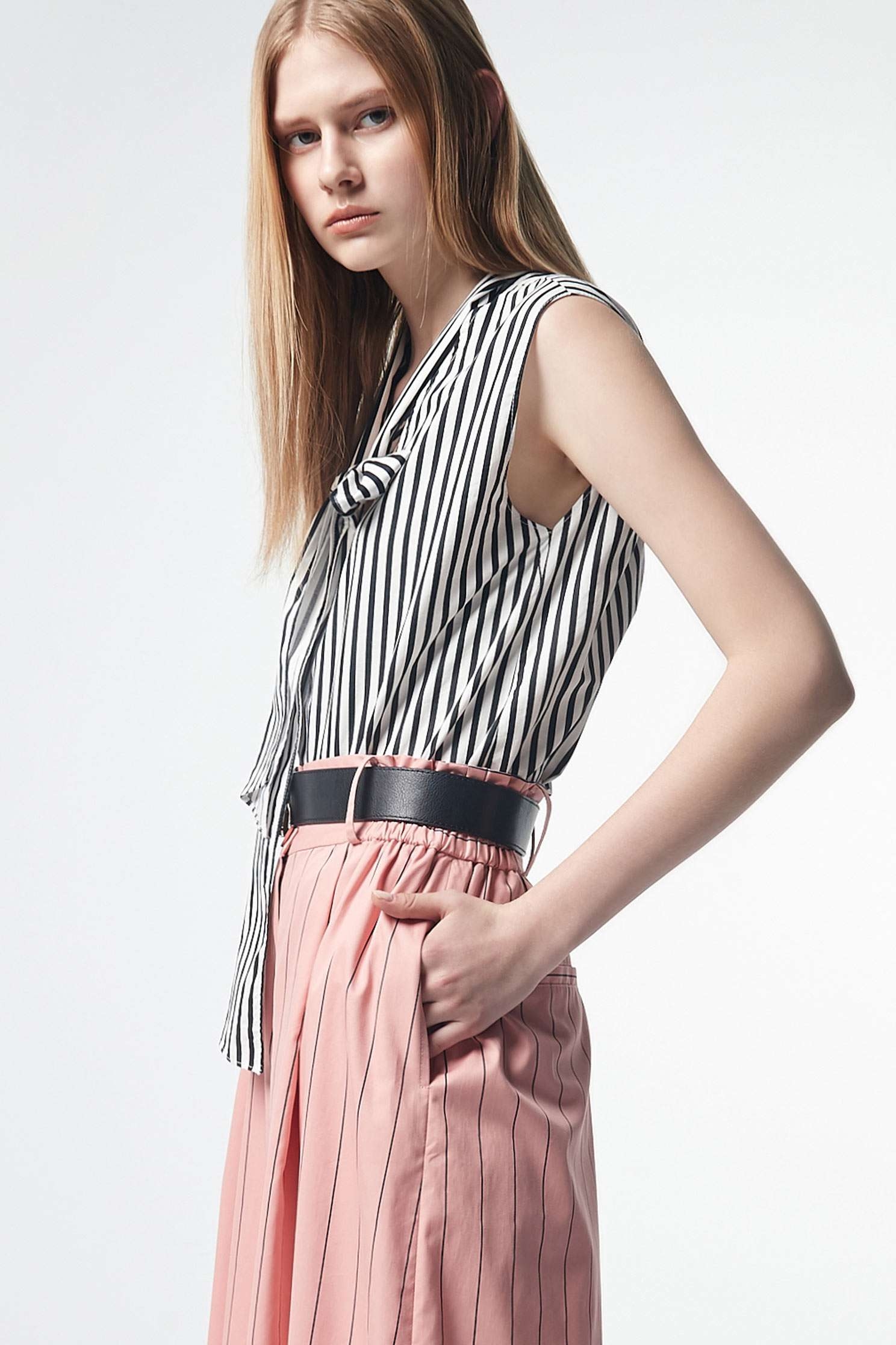 Stripe Collar Bow VestStriped vest,sleeveless tops,Season (SS) Look,Stripe,Season (AW) Look,i Select,sleeveless tops,Travel with BFF