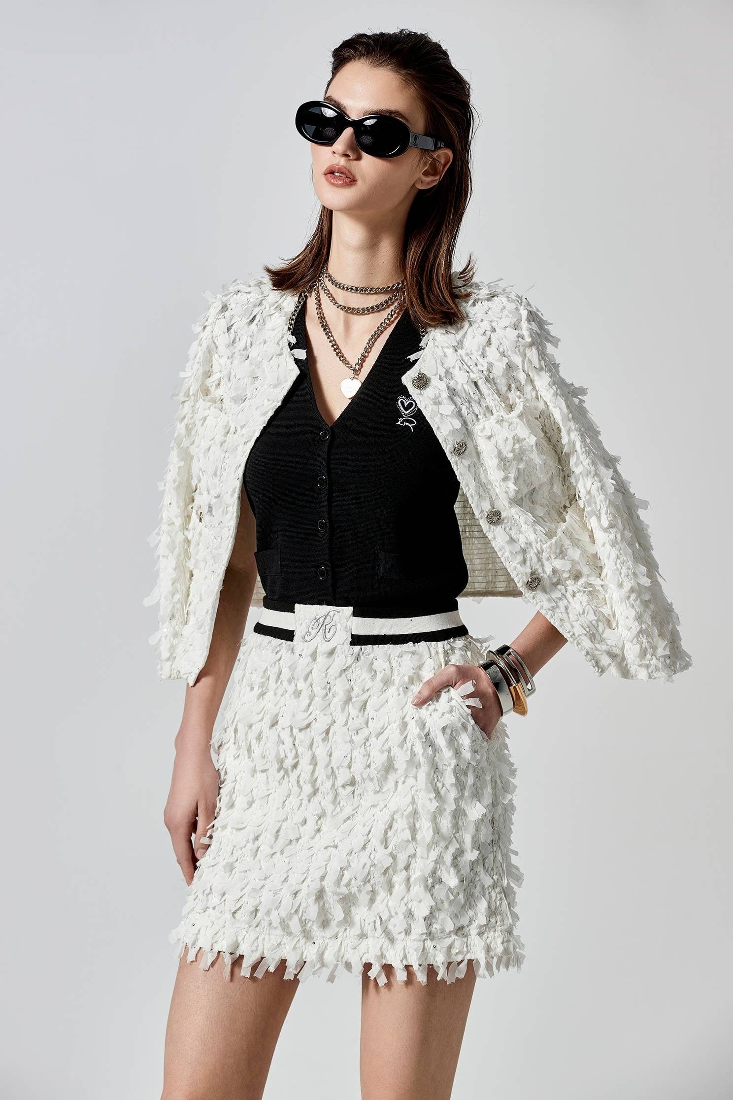 V-neck Button Front Knit VestV-neck Button Front Knit Vest,sleeveless tops,Season (SS) Look,Embroidered,sleeveless tops,Knitted,Knitted tops