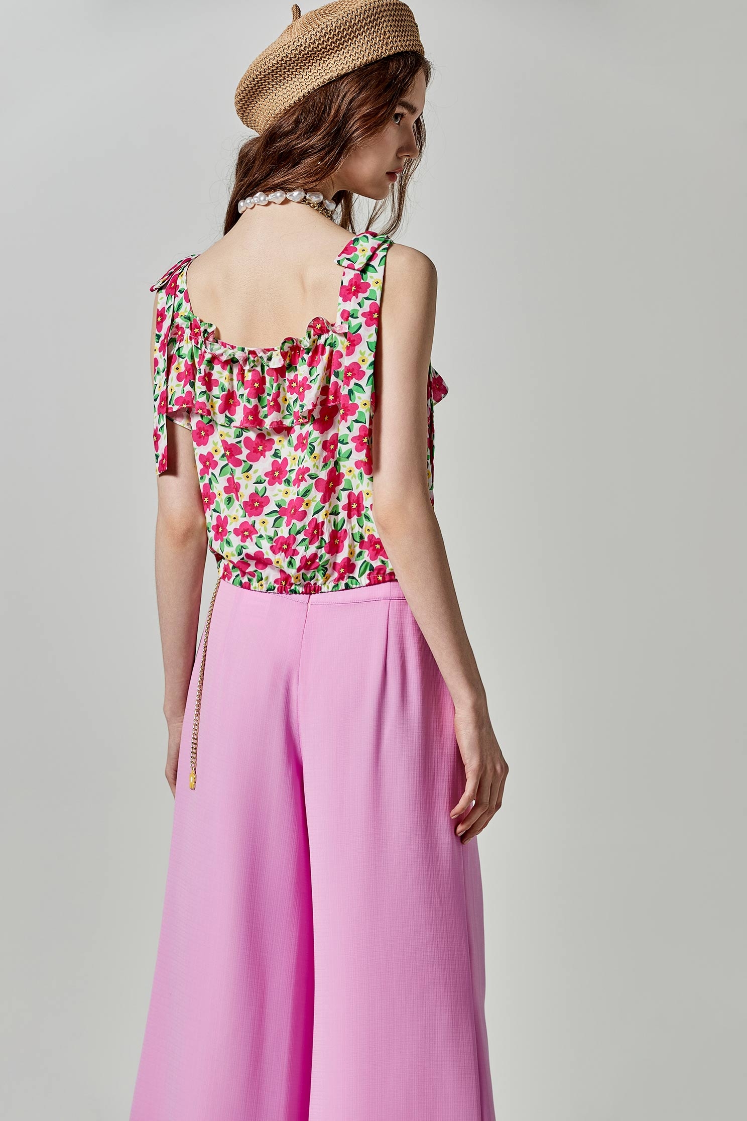 Bold Floral Vest With Pleated Flounce NecklineBold Floral Vest With Pleated Flounce Neckline,sleeveless tops,Tops,Season (SS) Look,sleeveless tops,sleeveless tops,bows