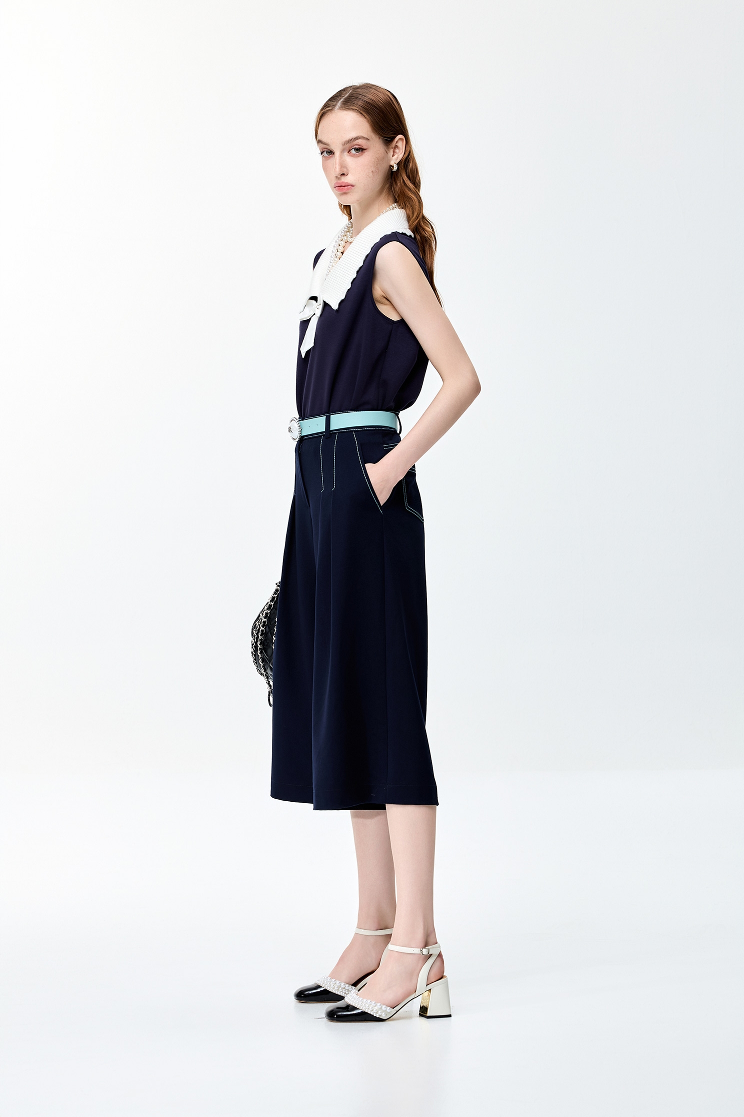 Contrast Collar Navy VestContrast Collar Navy Vest,sleeveless tops,Office Looks,Tops,Season (SS) Look,sleeveless tops,Valentine,sleeveless tops,bows,Knitted