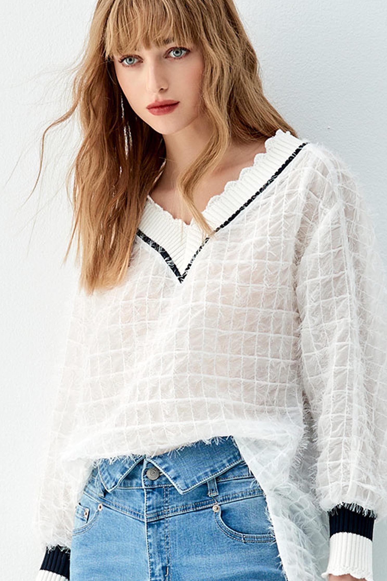 V-neck Oversize Fringe TopV-neck Oversize Fringe Top,Tops,Embroidered,Season (AW) Look,Chiffon