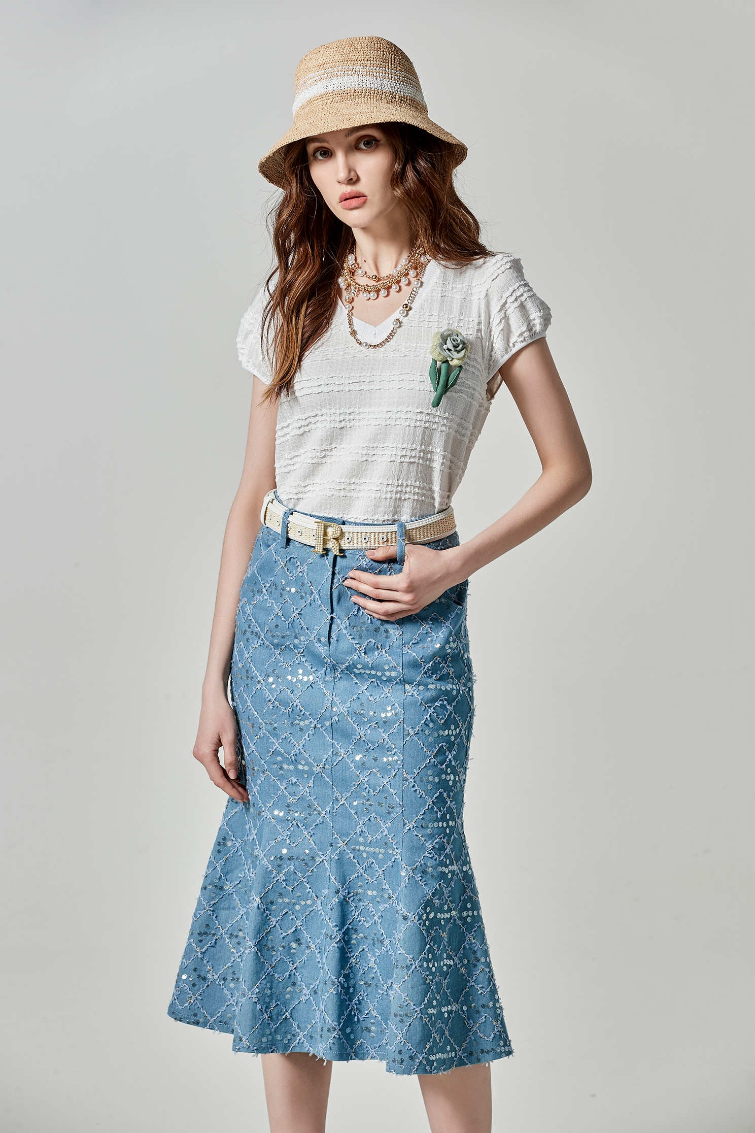 Short Sleeve Top With Floral BroochShort Sleeve Top With Floral Brooch,Tops,Season (SS) Look