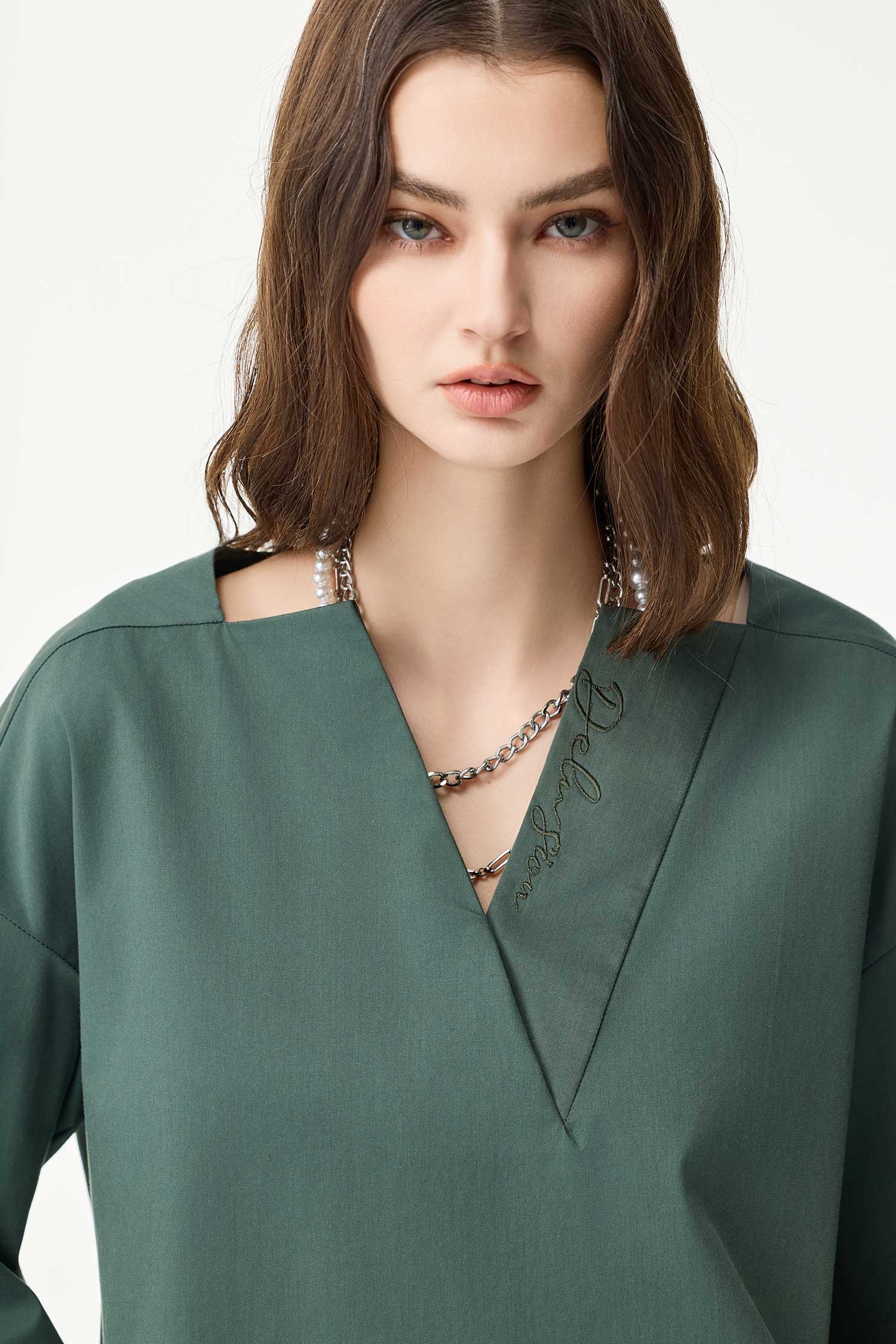 V-neck Solid Green BlouseV-neck Solid Green Blouse,Office Looks,Season (SS) Look,Embroidered,Blouses